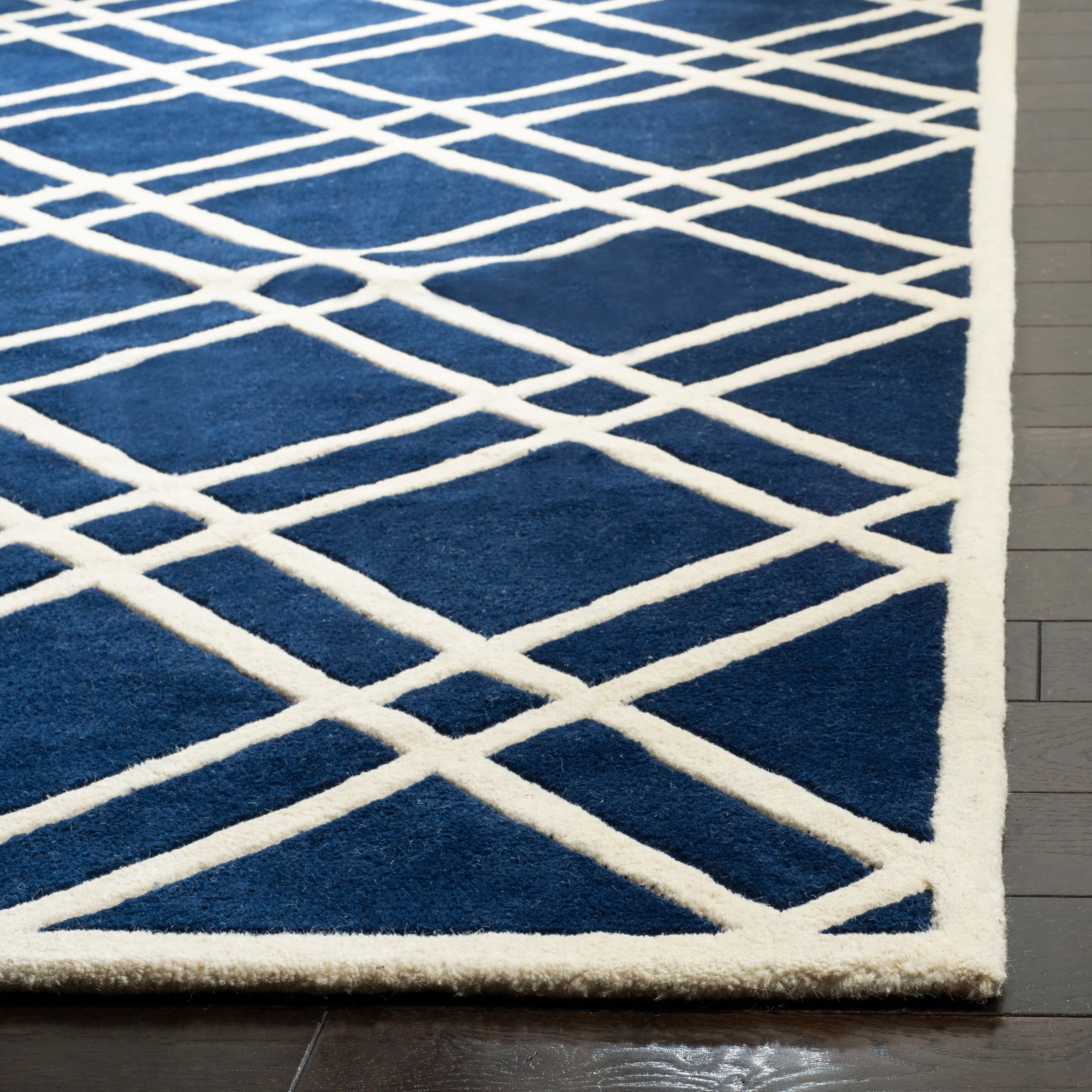 SAFAVIEH Handmade Chatham Geronda Modern Moroccan Wool Rug