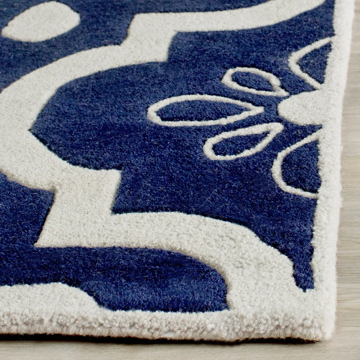 SAFAVIEH Handmade Chatham Swaantje Moroccan Wool Rug