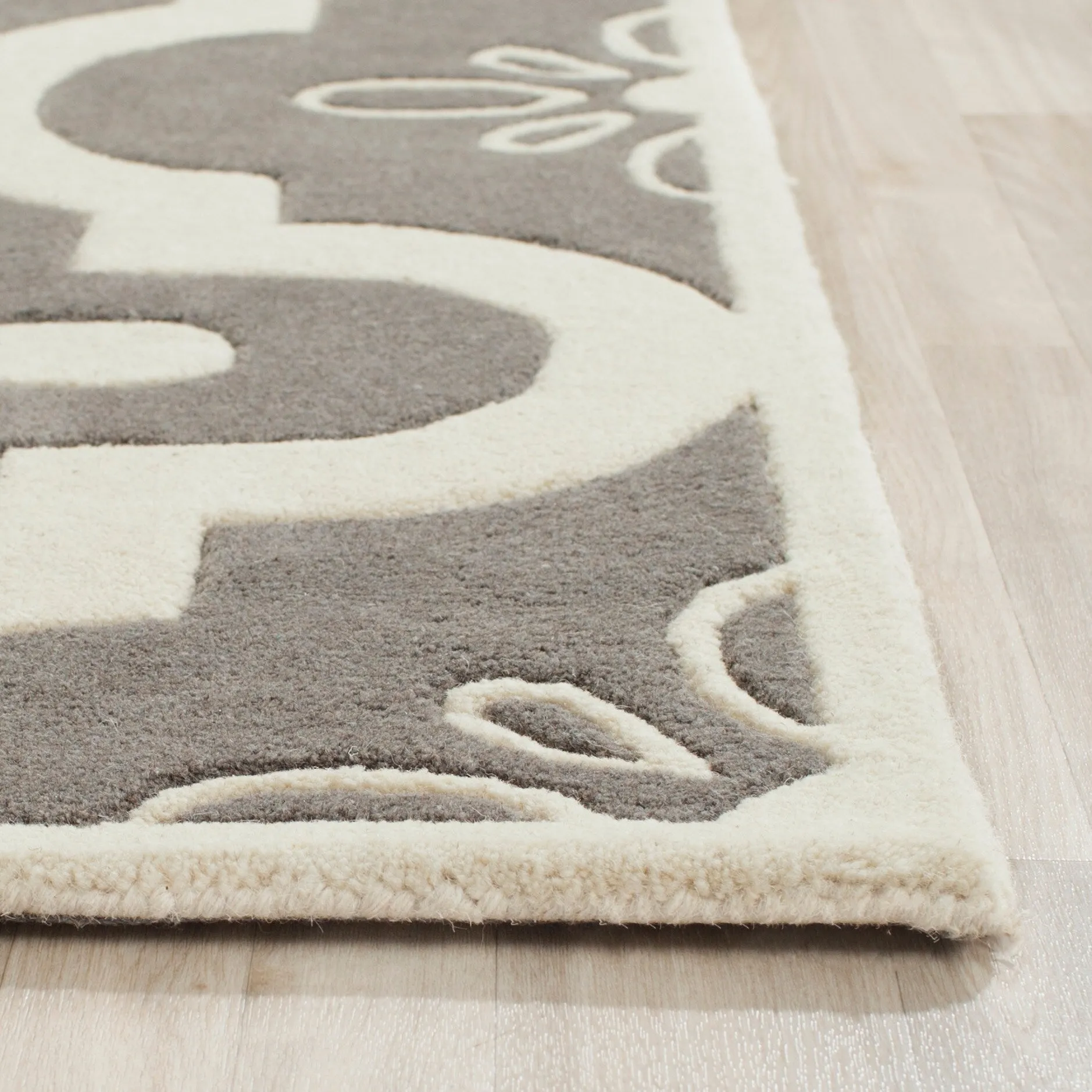 SAFAVIEH Handmade Chatham Swaantje Moroccan Wool Rug