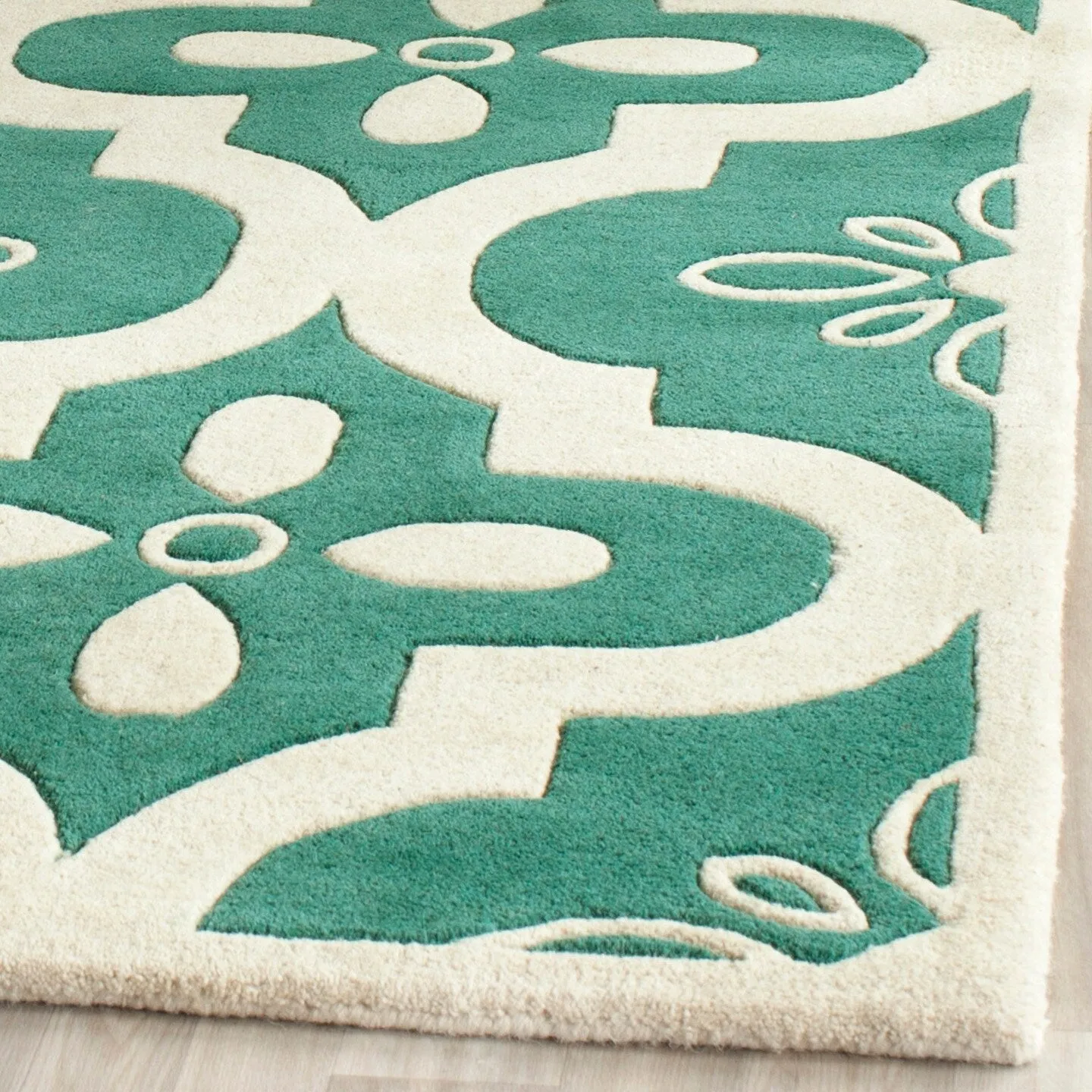 SAFAVIEH Handmade Chatham Swaantje Moroccan Wool Rug