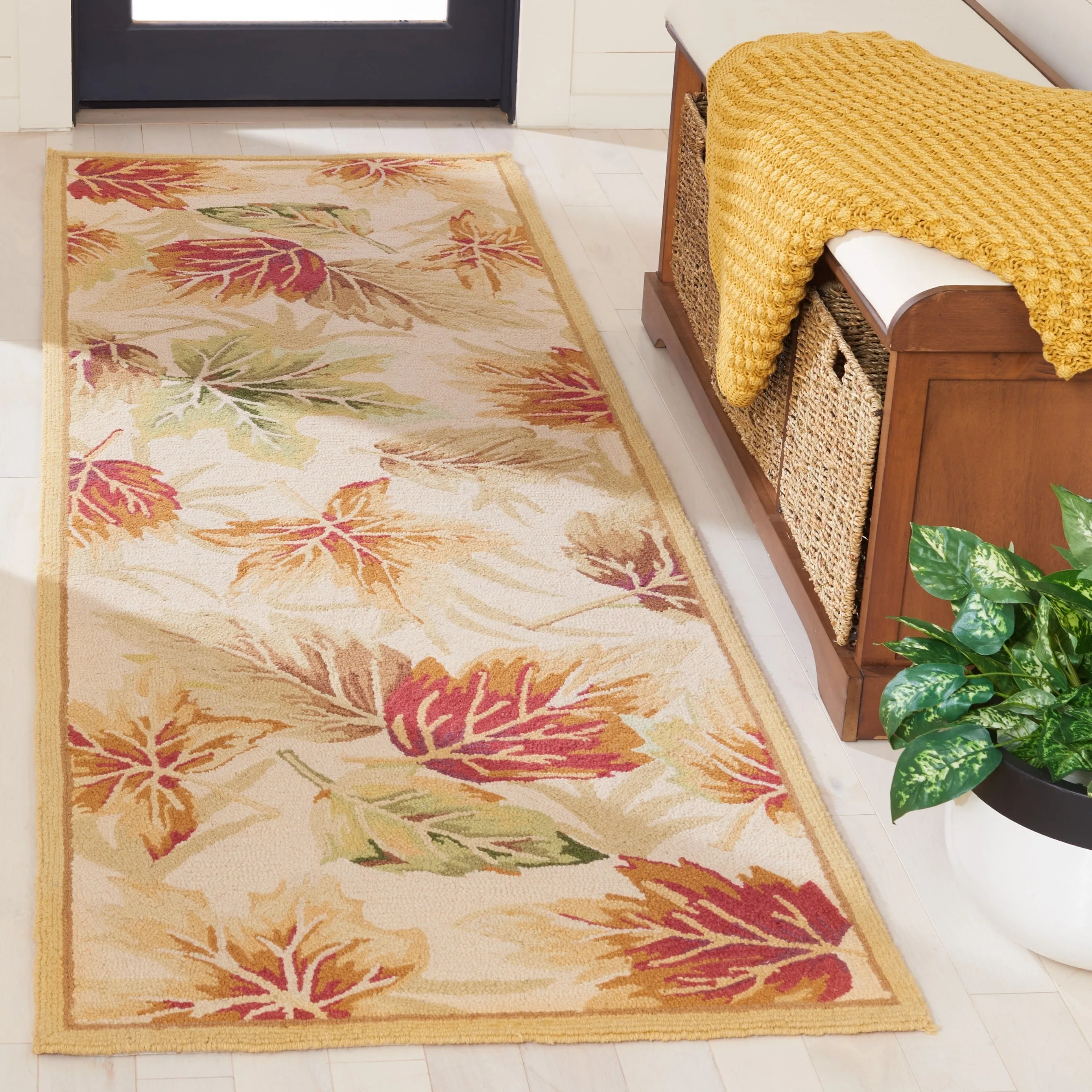 SAFAVIEH Handmade Chelsea Grove French Country Wool Rug