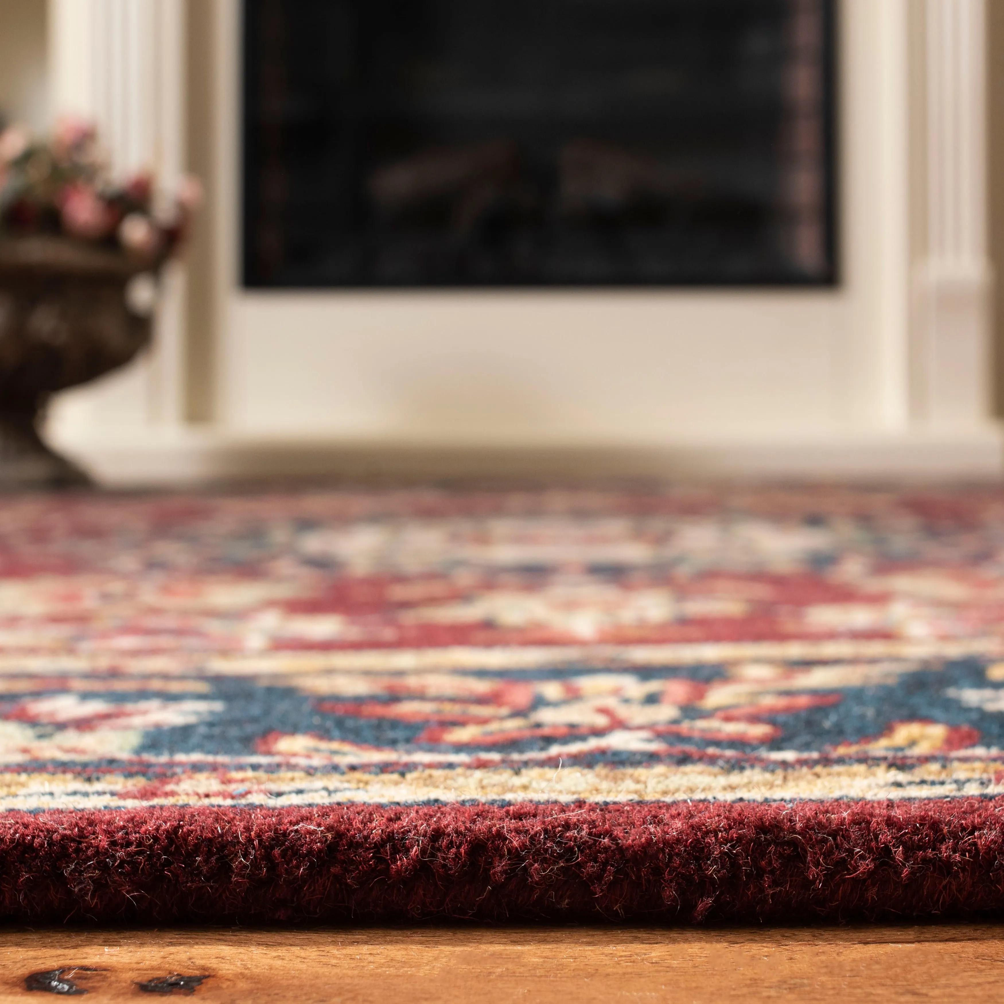 SAFAVIEH Handmade Classic Gordana Traditional Oriental Wool Rug