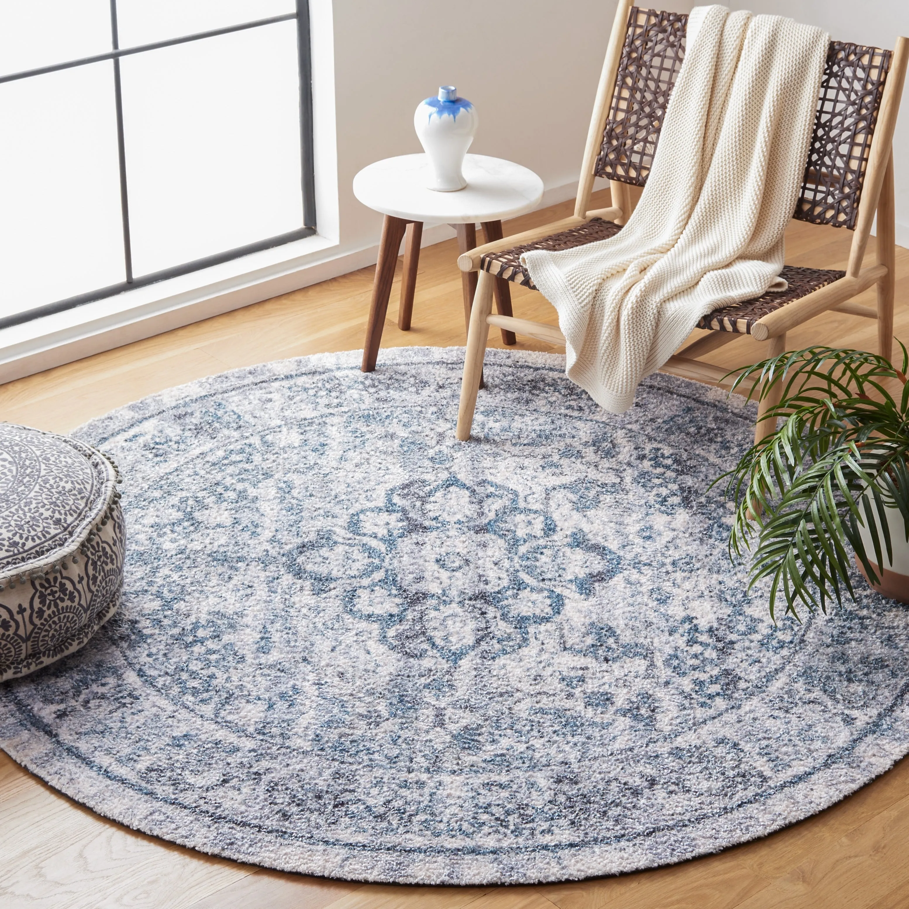 SAFAVIEH Handmade Classic Vintage Laia Transitional Polyester Rug