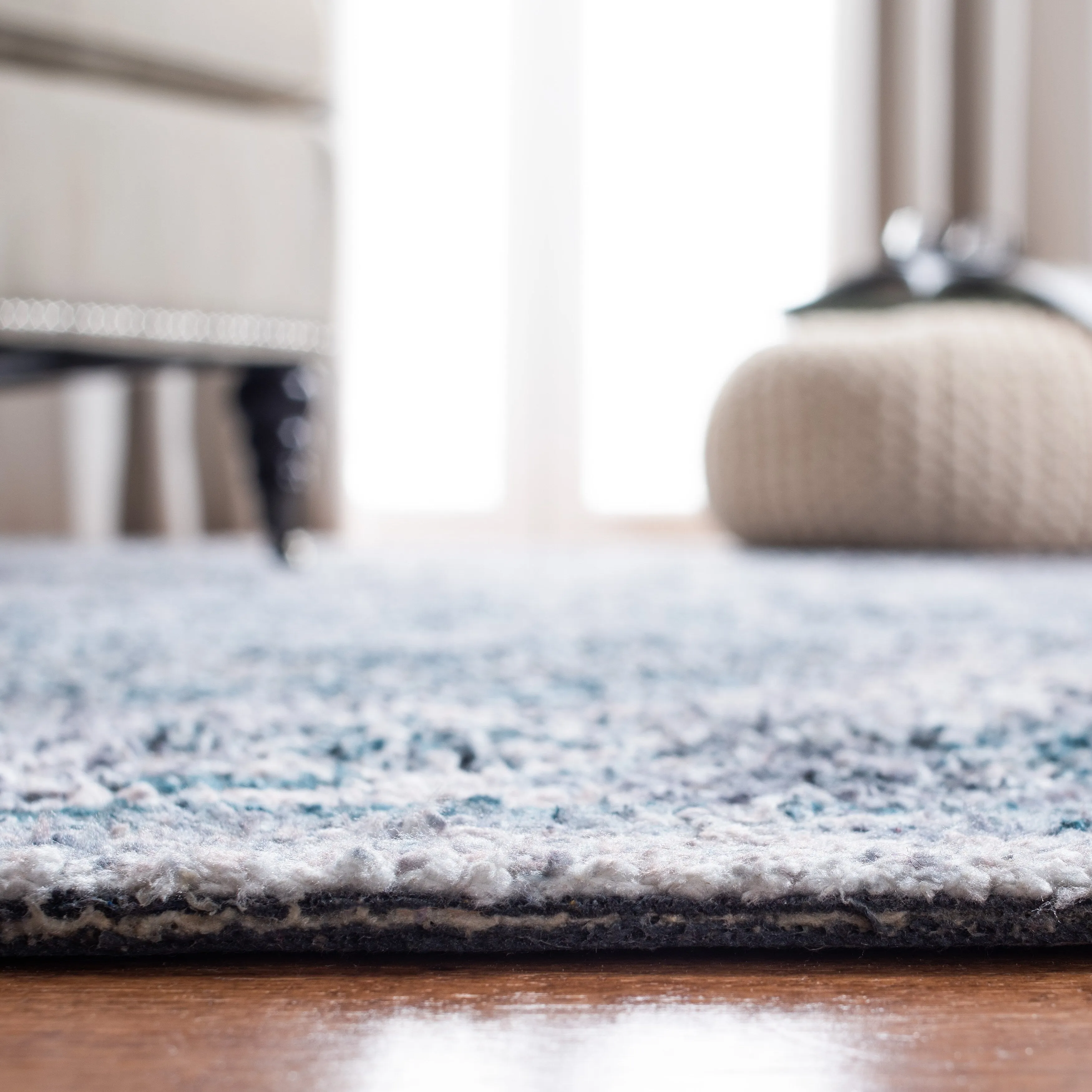 SAFAVIEH Handmade Classic Vintage Laia Transitional Polyester Rug