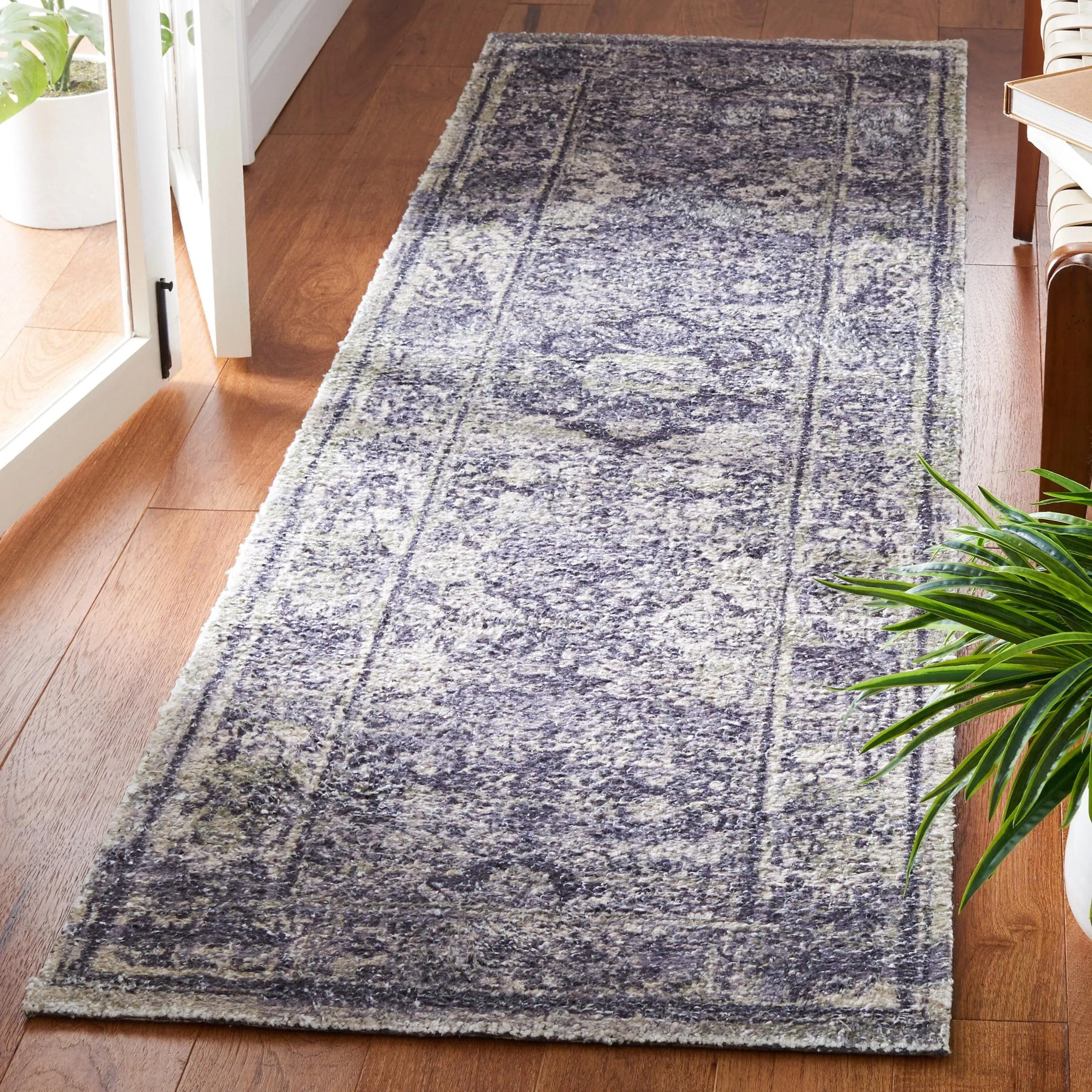SAFAVIEH Handmade Classic Vintage Laia Transitional Polyester Rug