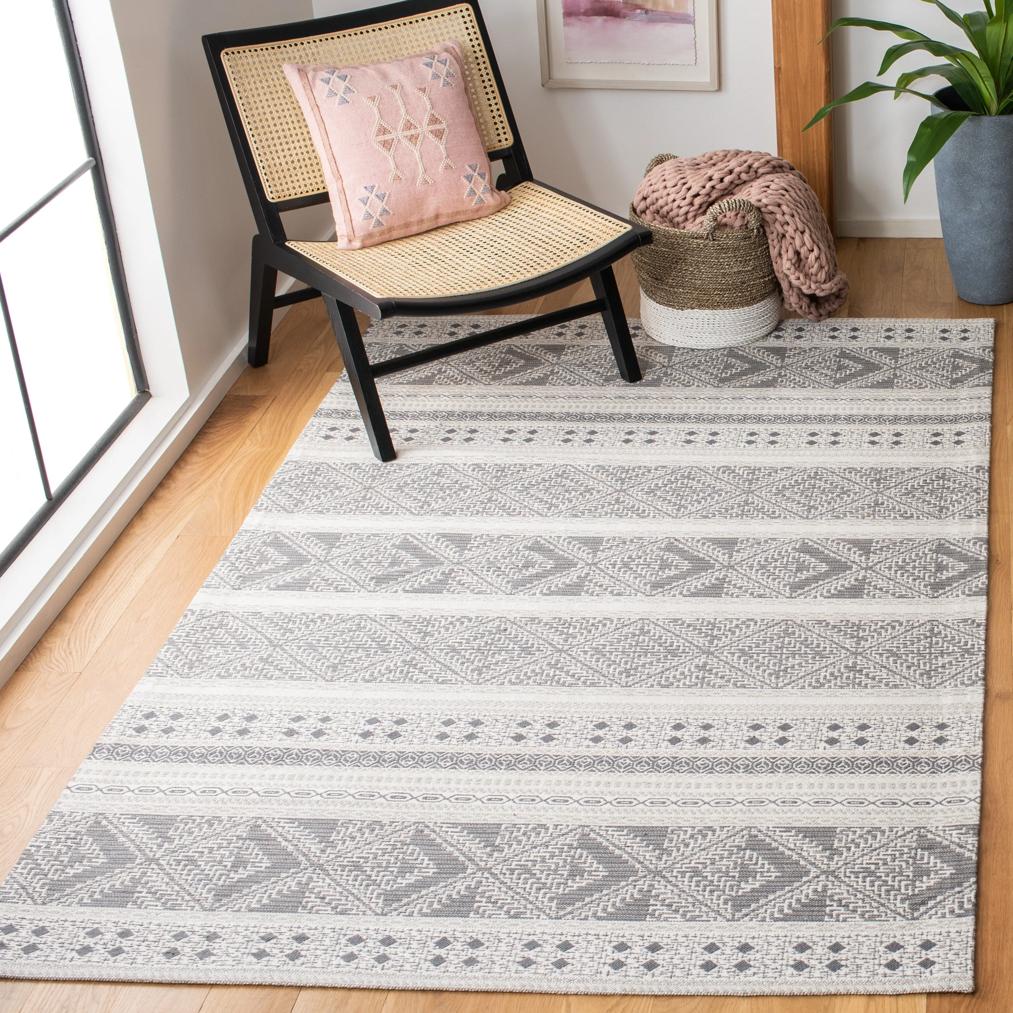 SAFAVIEH Handmade Classic Vintage Suhasini Rug