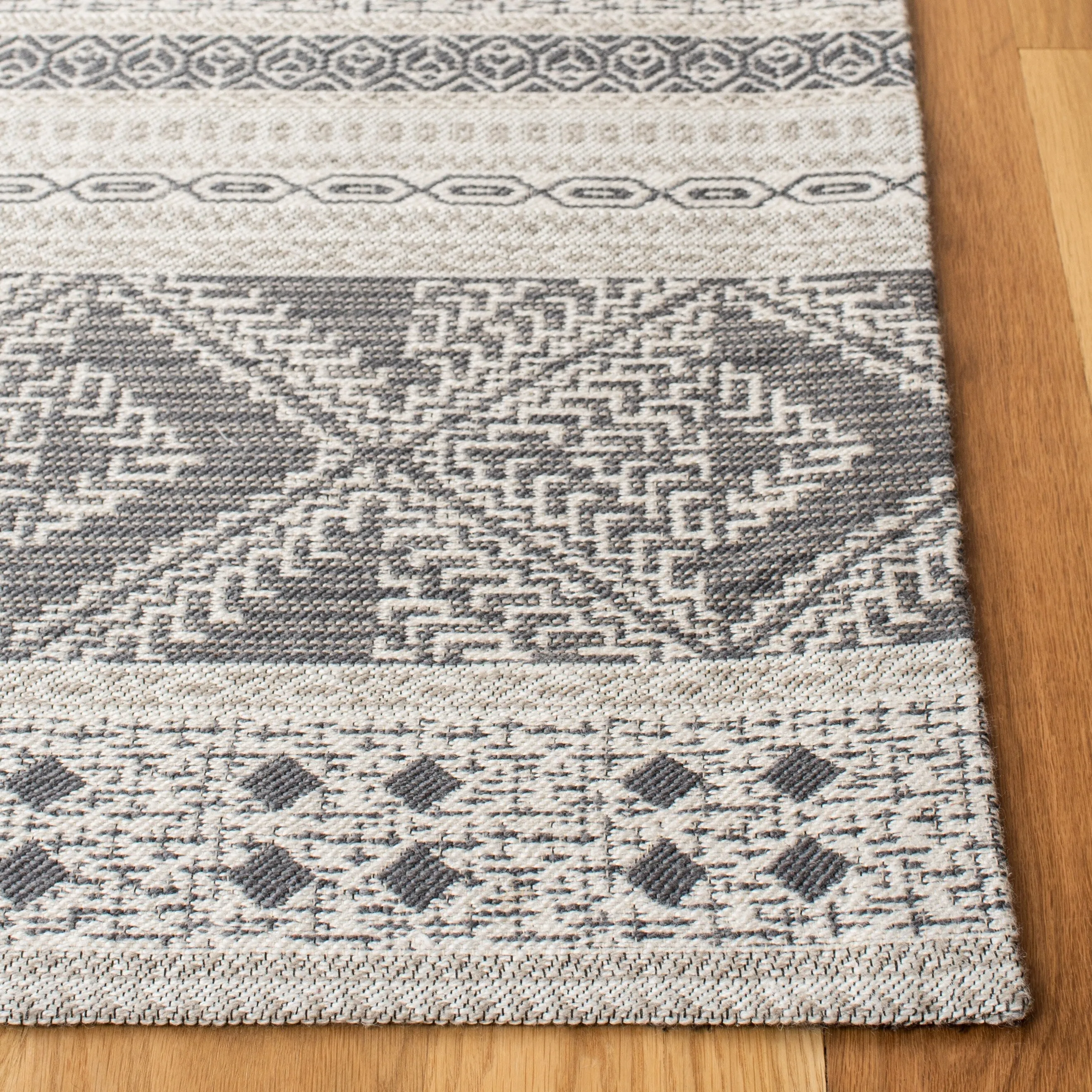 SAFAVIEH Handmade Classic Vintage Suhasini Rug
