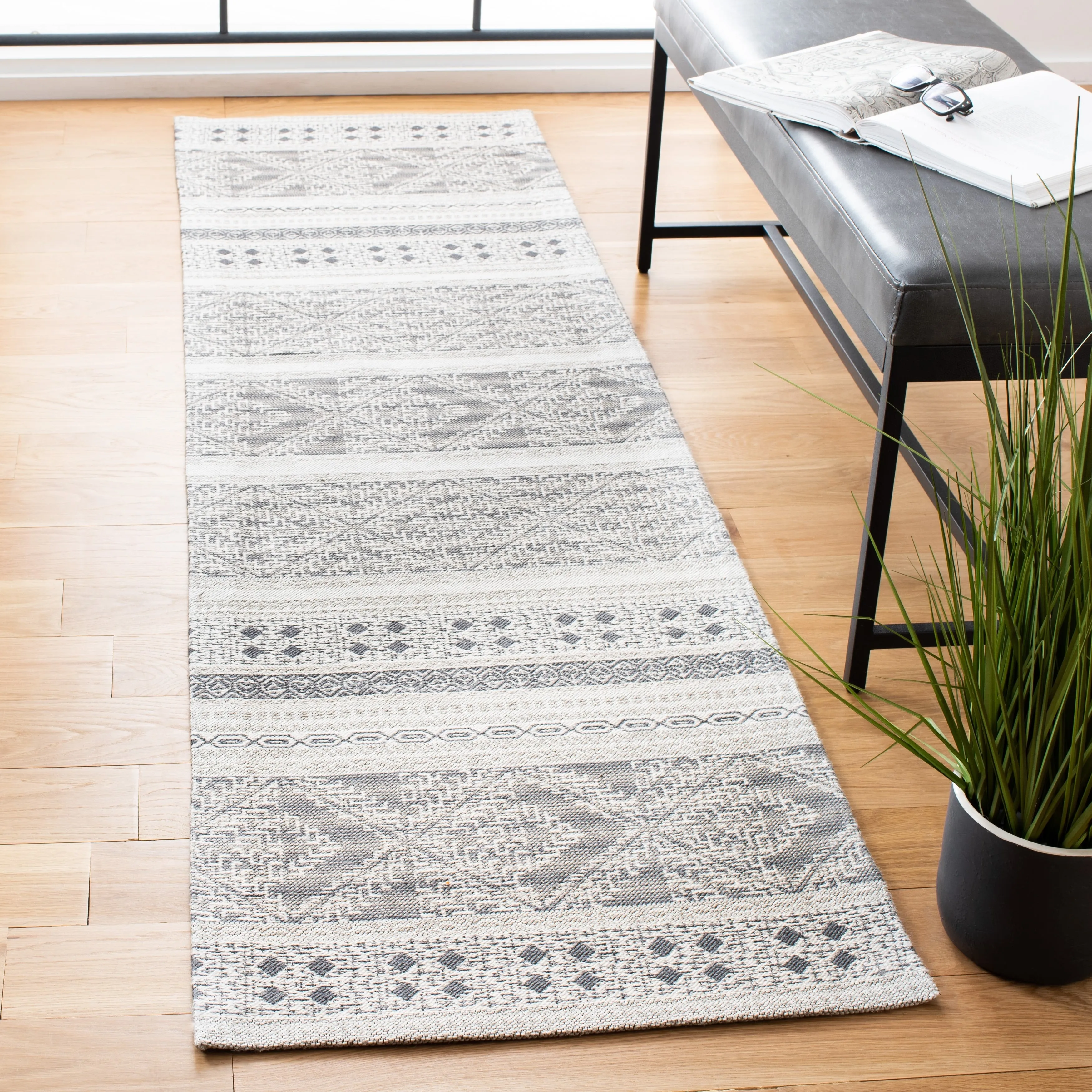 SAFAVIEH Handmade Classic Vintage Suhasini Rug