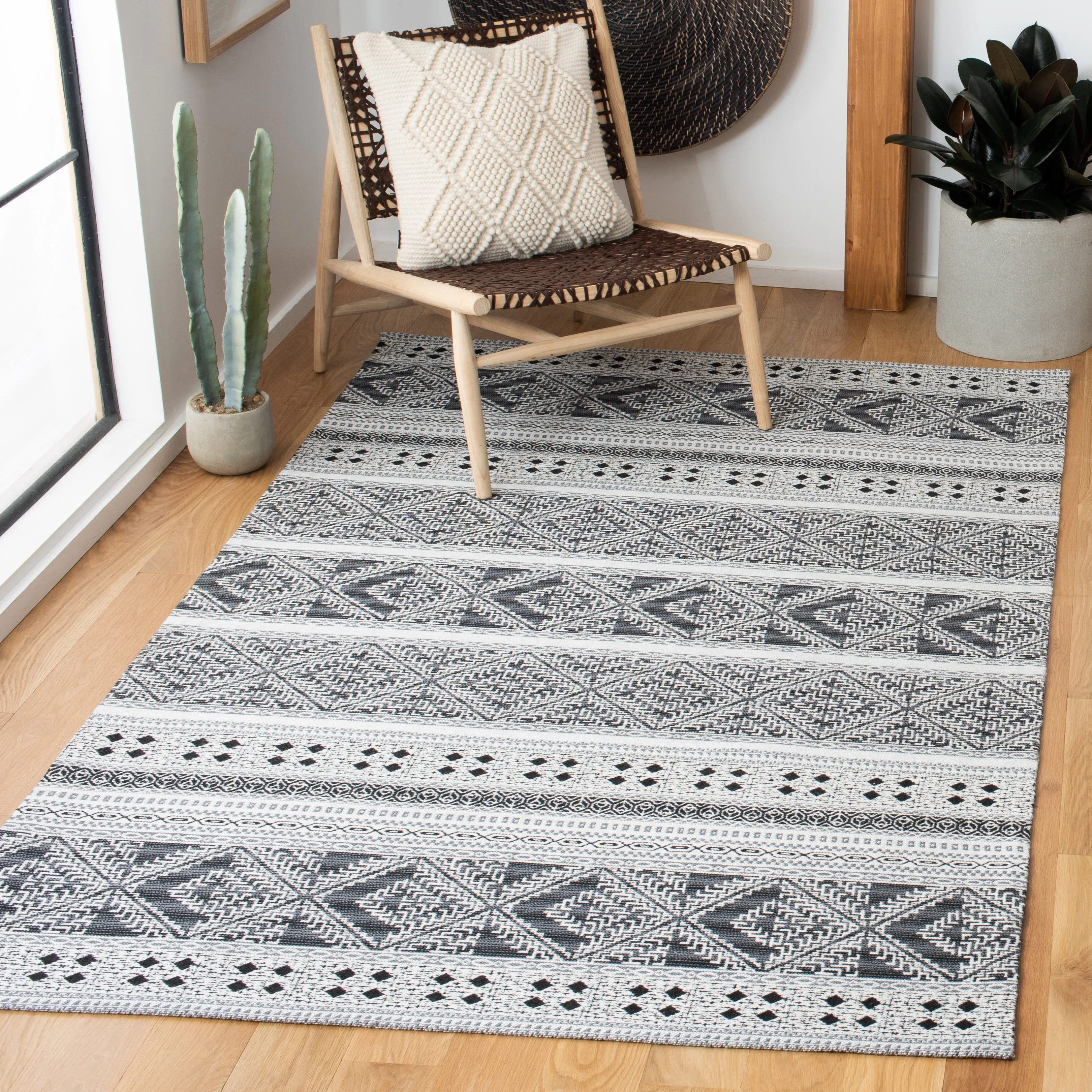 SAFAVIEH Handmade Classic Vintage Suhasini Rug