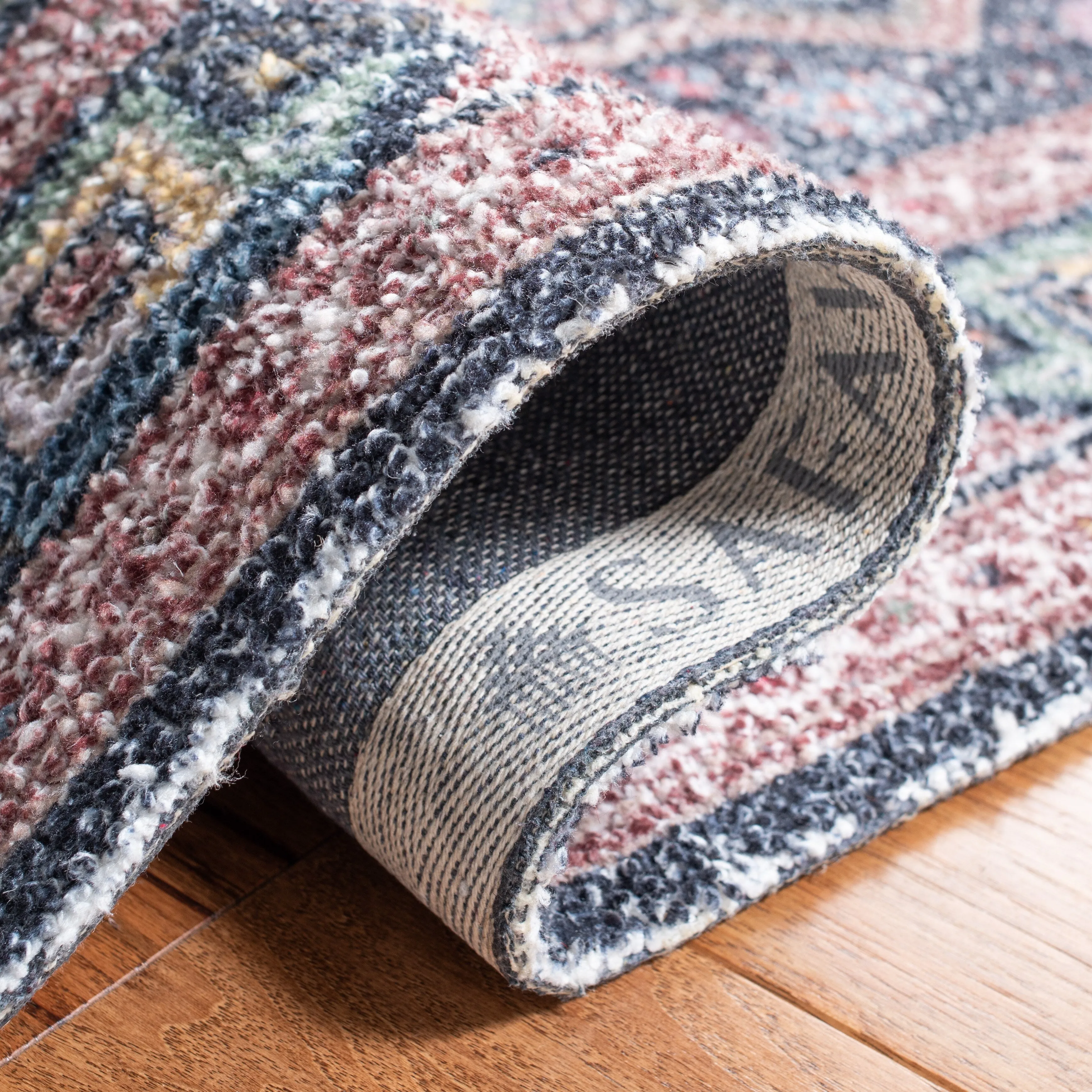 SAFAVIEH Handmade Classic Vintage Zemfira Transitional Polyester Rug