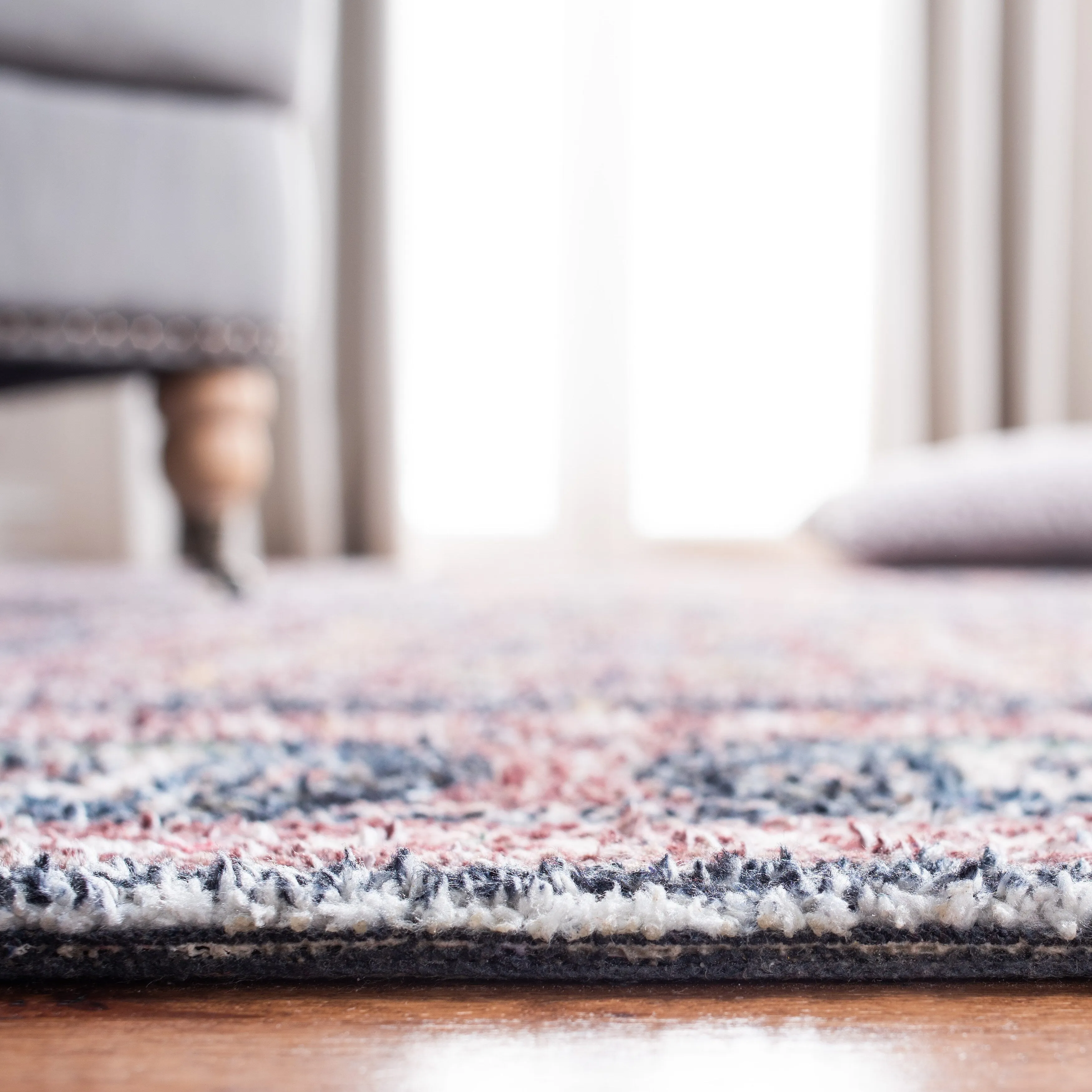 SAFAVIEH Handmade Classic Vintage Zemfira Transitional Polyester Rug