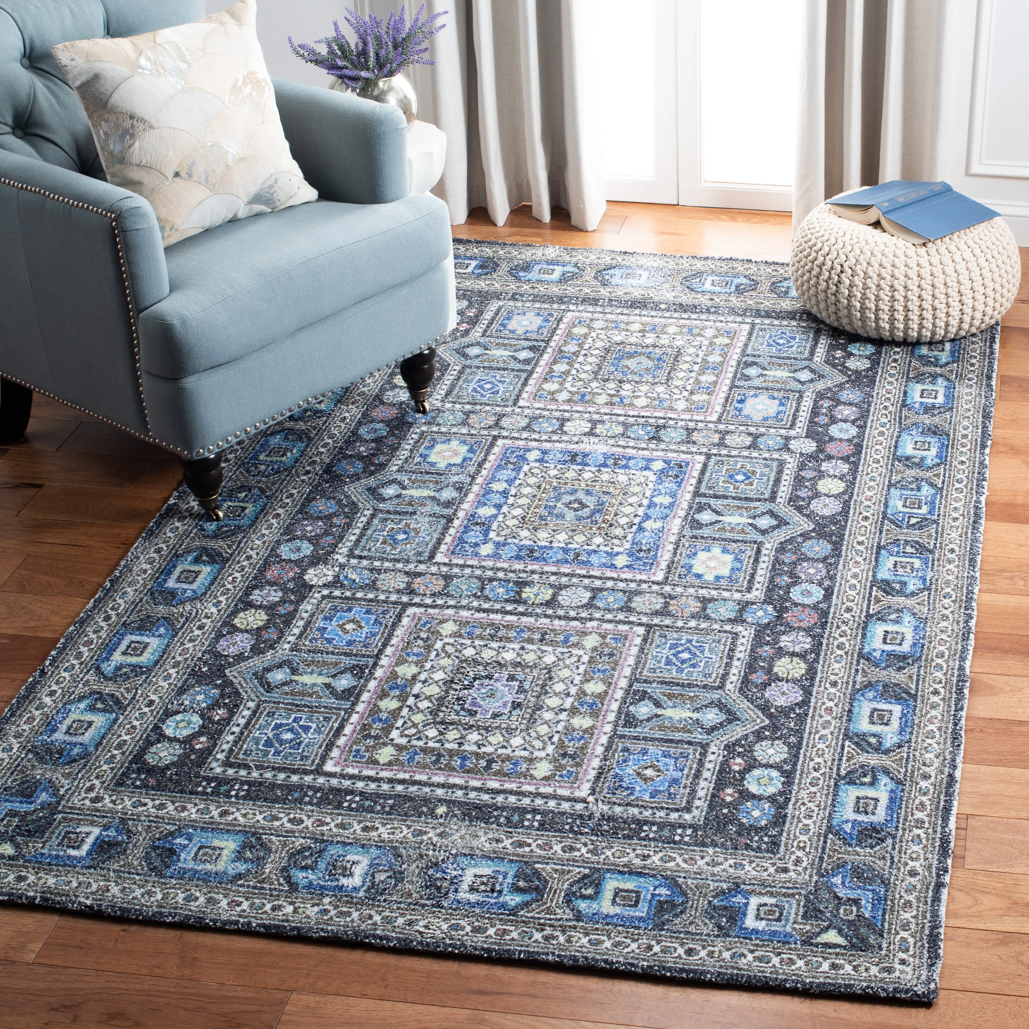 SAFAVIEH Handmade Classic Vintage Zemfira Transitional Polyester Rug