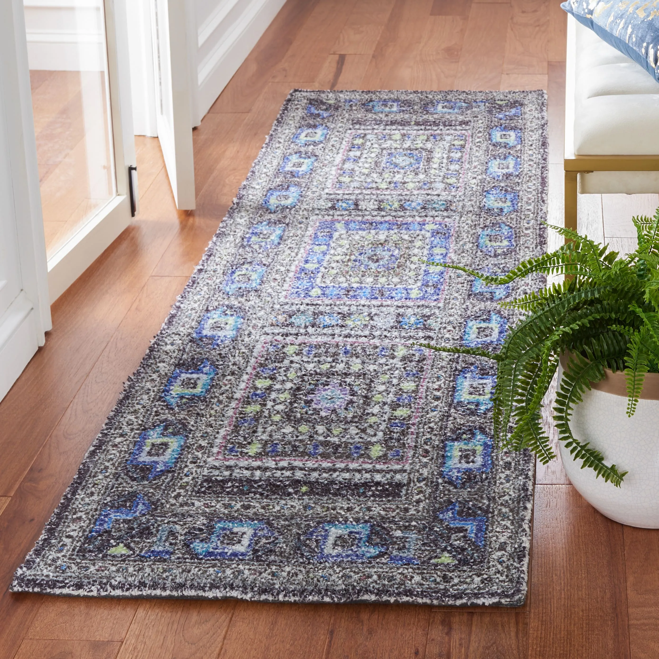 SAFAVIEH Handmade Classic Vintage Zemfira Transitional Polyester Rug