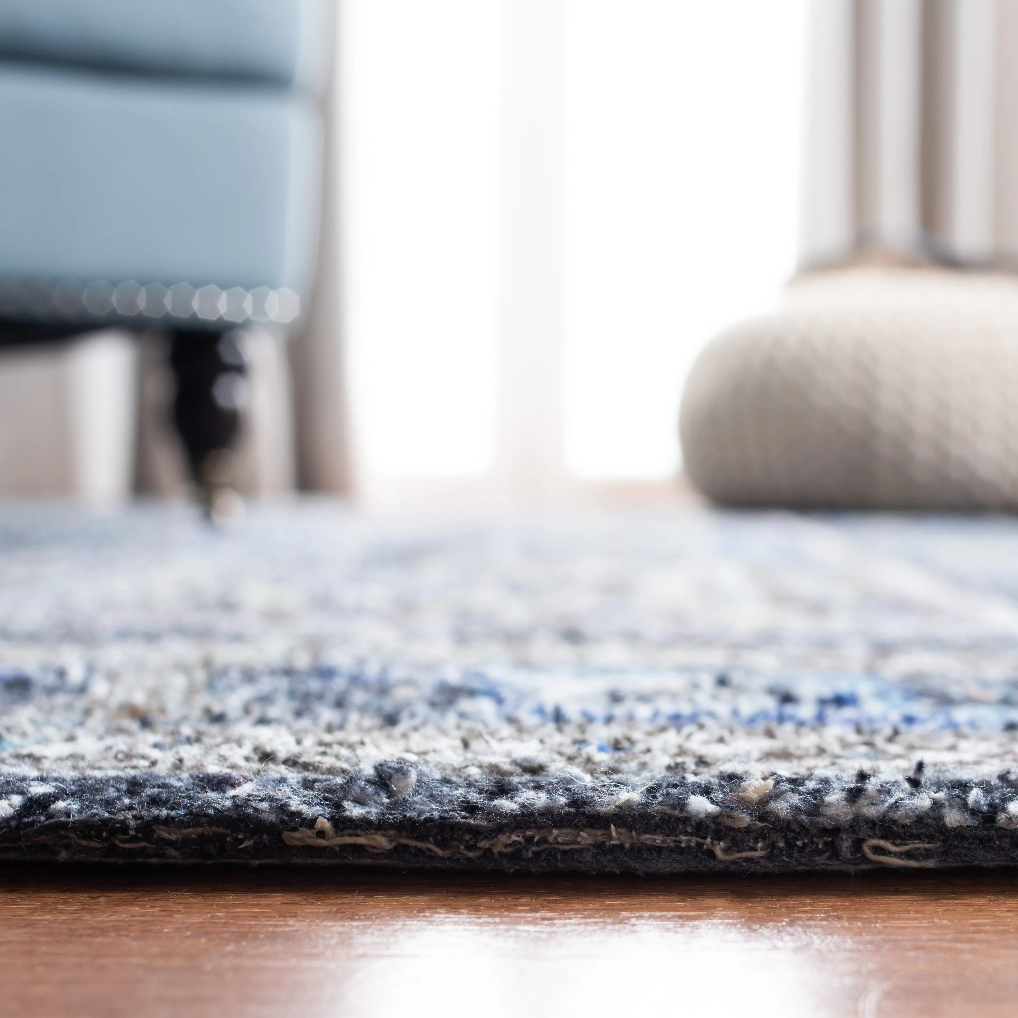 SAFAVIEH Handmade Classic Vintage Zemfira Transitional Polyester Rug