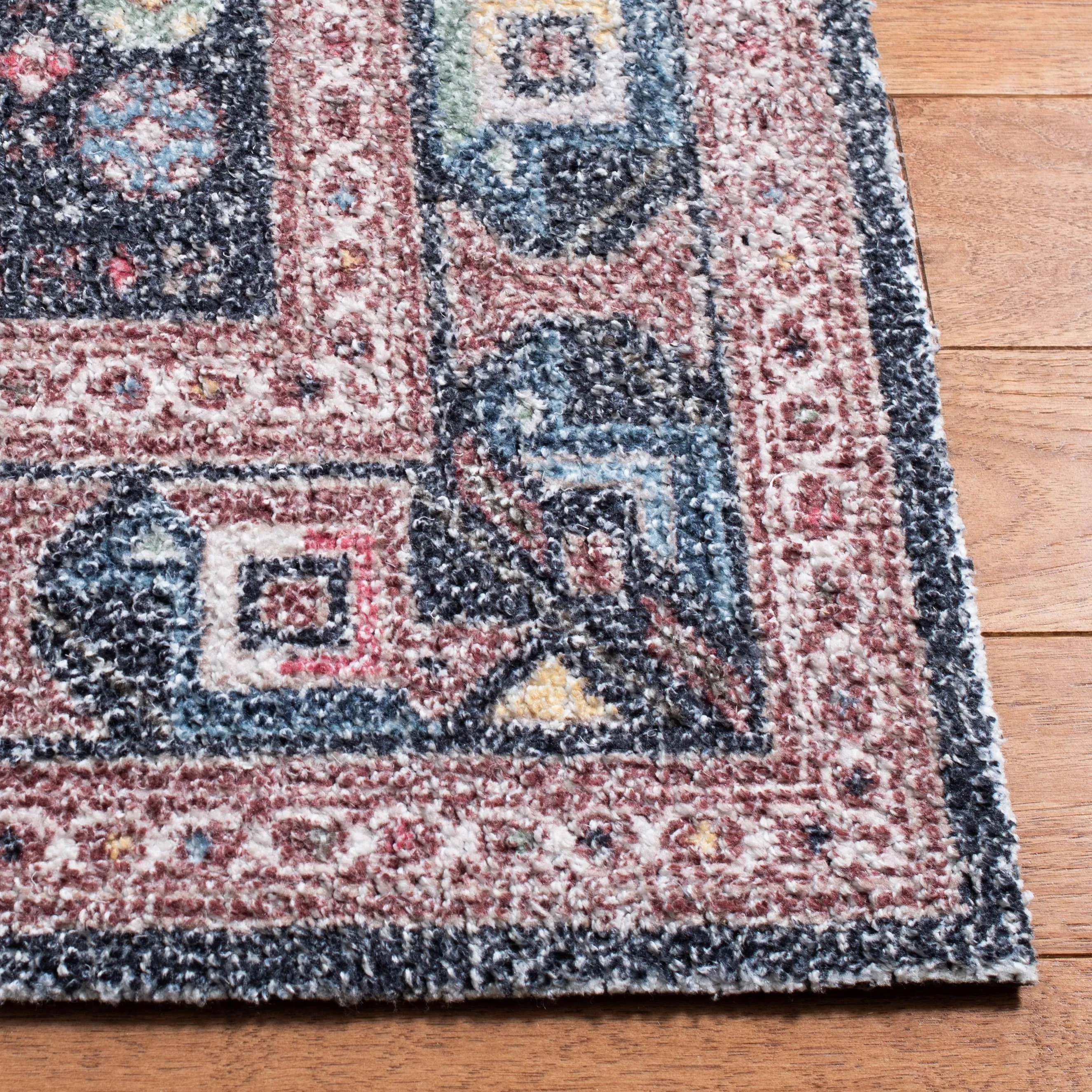 SAFAVIEH Handmade Classic Vintage Zemfira Transitional Polyester Rug