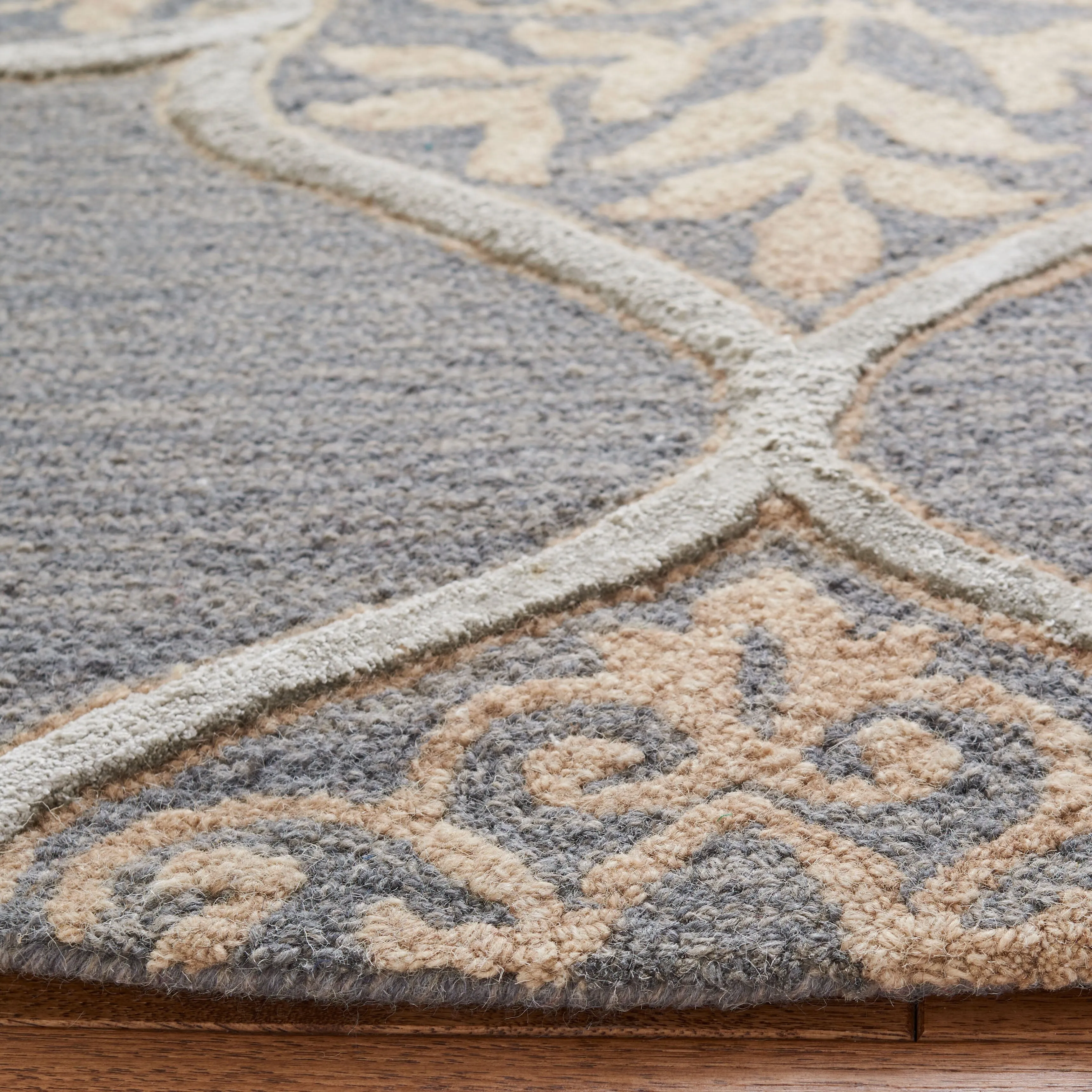 SAFAVIEH Handmade Dip Dye Emeteria Medallion Wool Rug