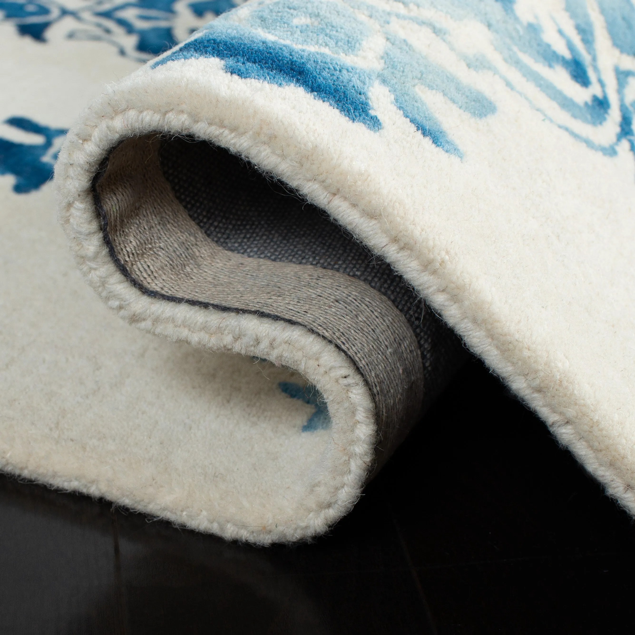 SAFAVIEH Handmade Dip Dye Katjusha Vintage Boho Wool Rug