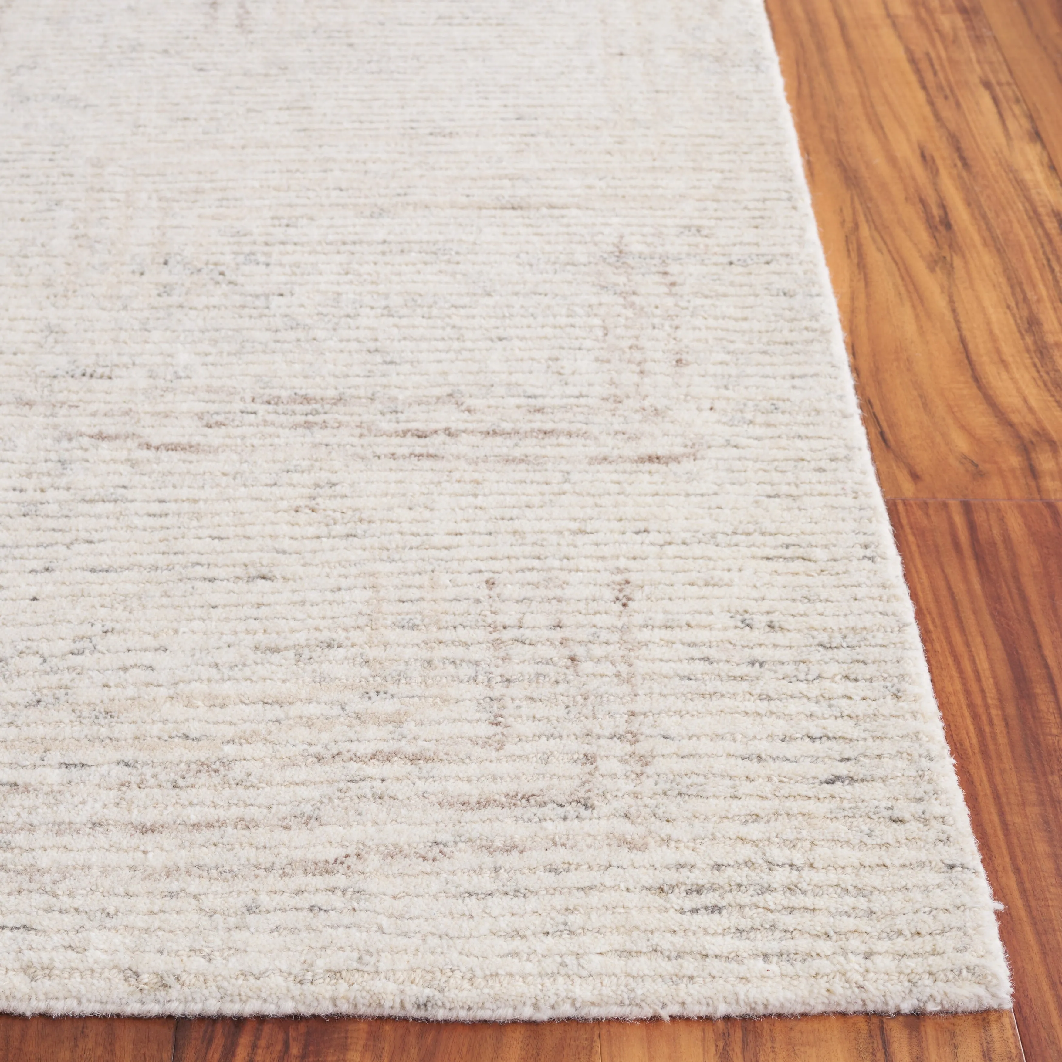 SAFAVIEH Handmade Ebony Waltraut Modern & Contemporary Wool Rug