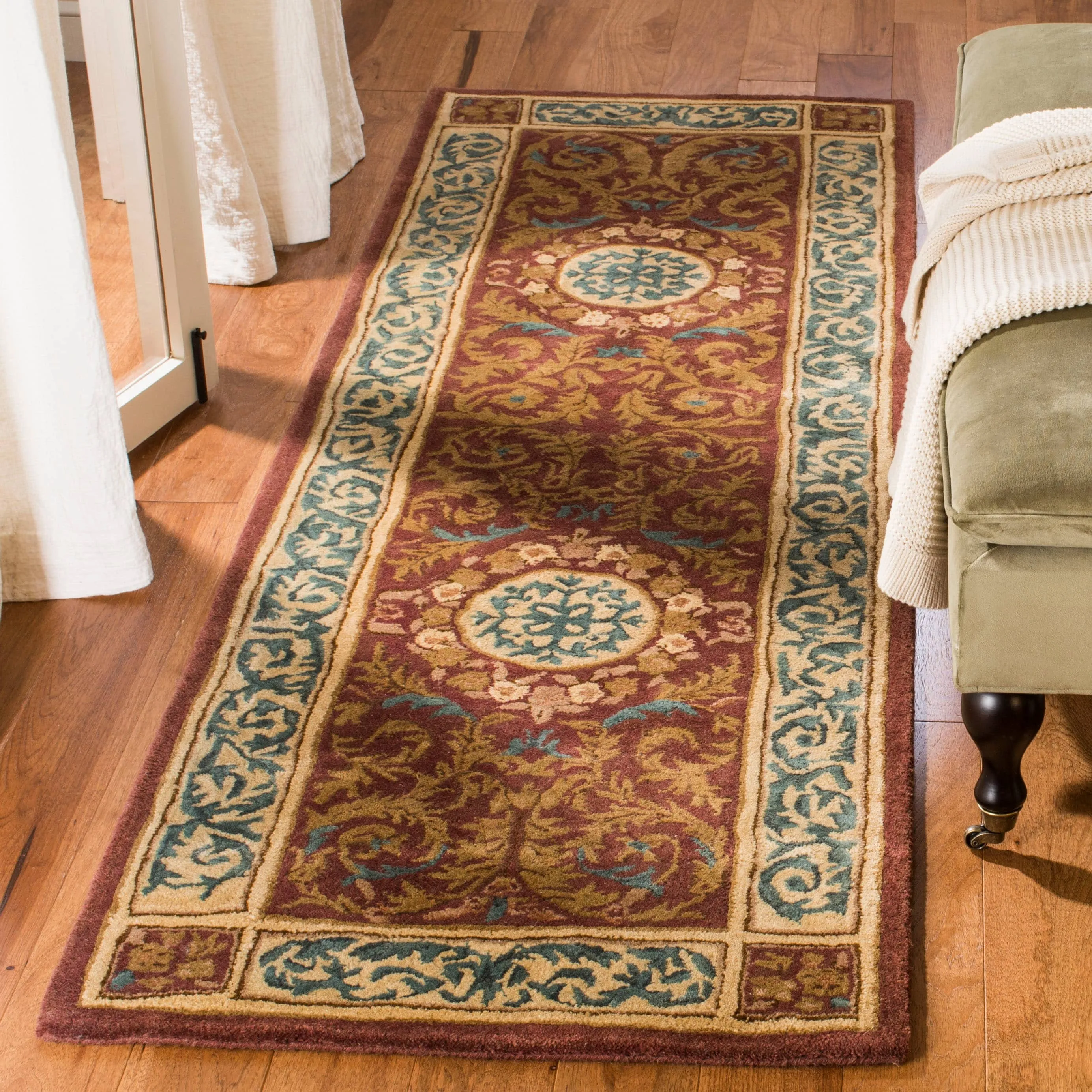 SAFAVIEH Handmade Empire Orvokki Traditional Oriental Wool Rug