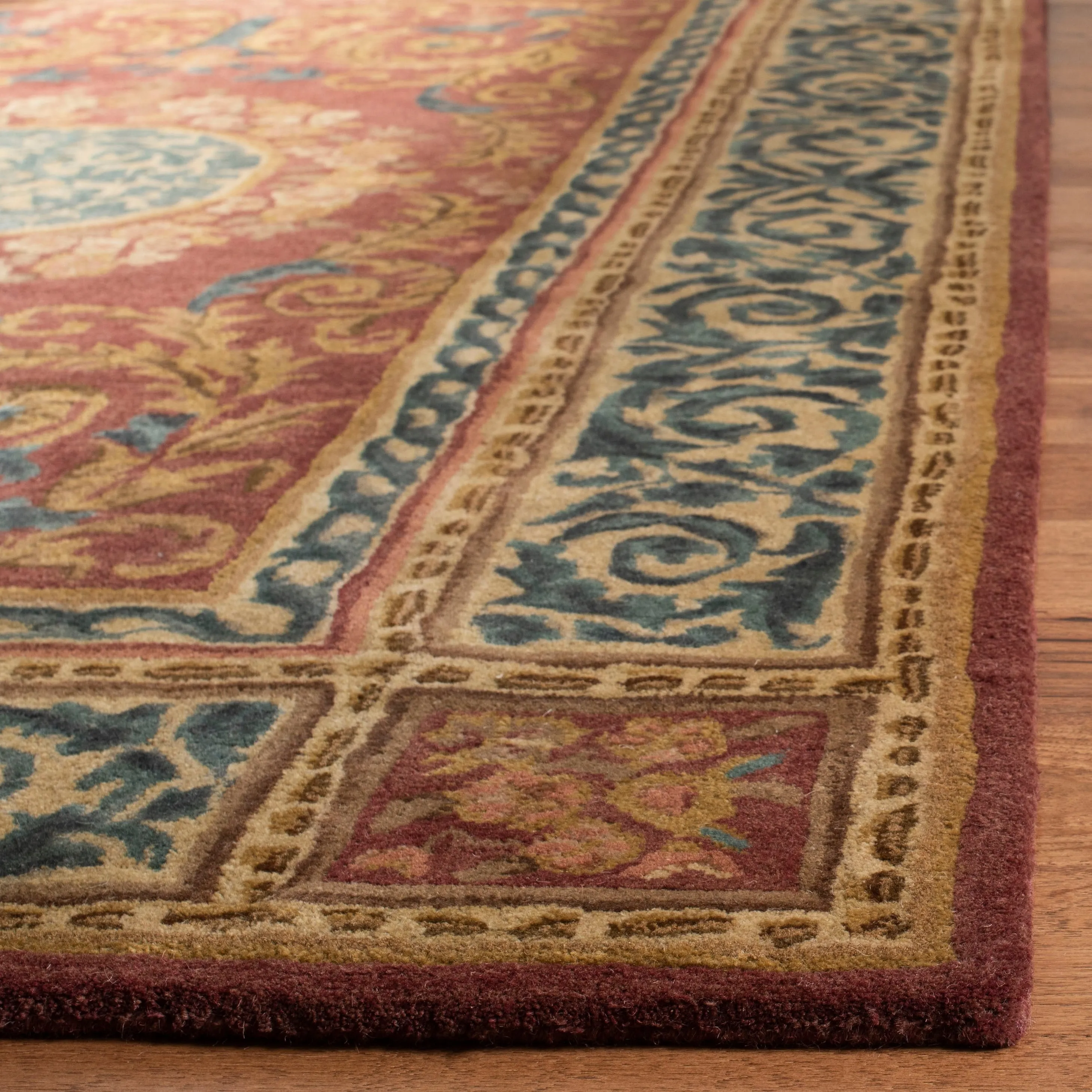SAFAVIEH Handmade Empire Orvokki Traditional Oriental Wool Rug