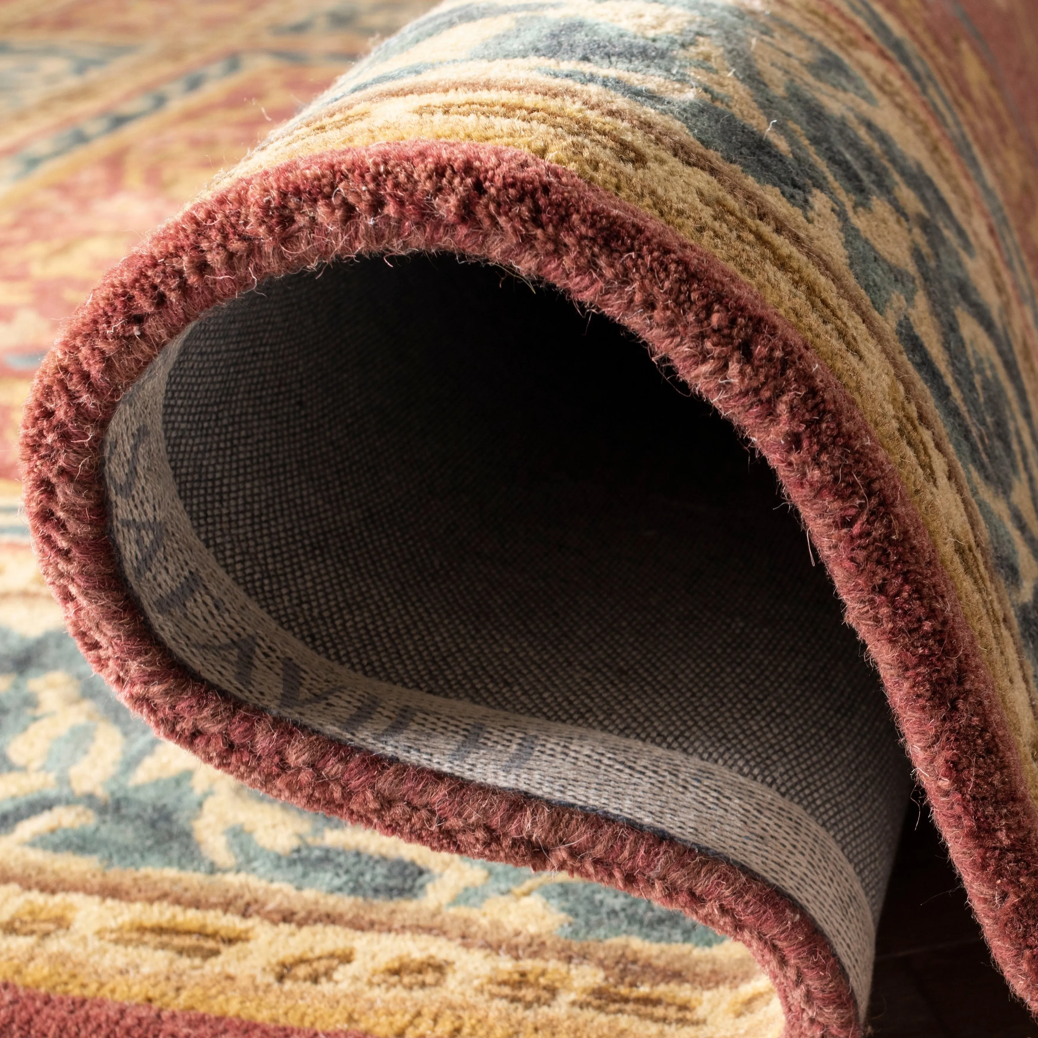 SAFAVIEH Handmade Empire Orvokki Traditional Oriental Wool Rug
