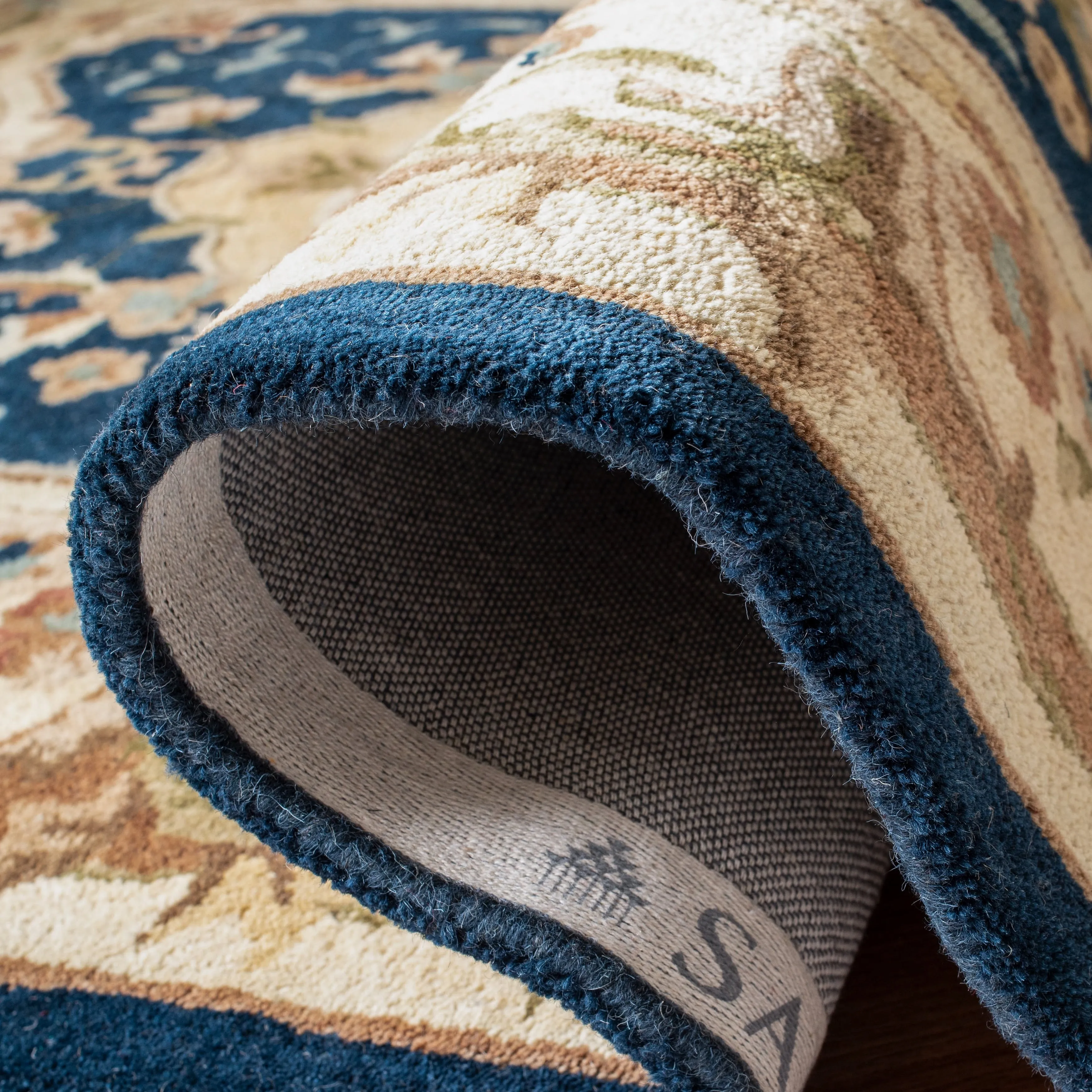 SAFAVIEH Handmade Empire Victoire Traditional Oriental Wool Rug