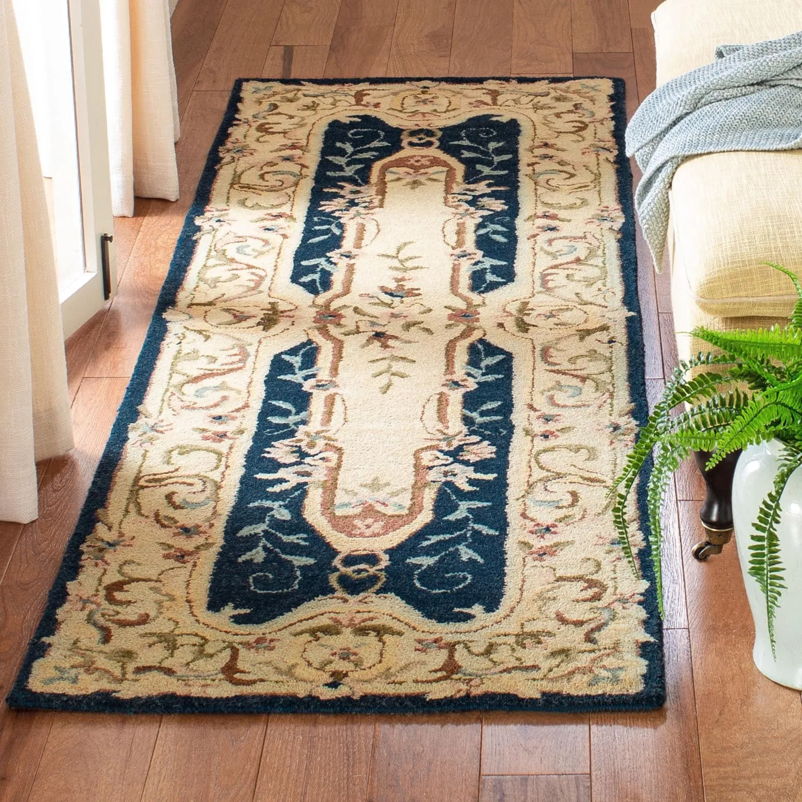 SAFAVIEH Handmade Empire Victoire Traditional Oriental Wool Rug