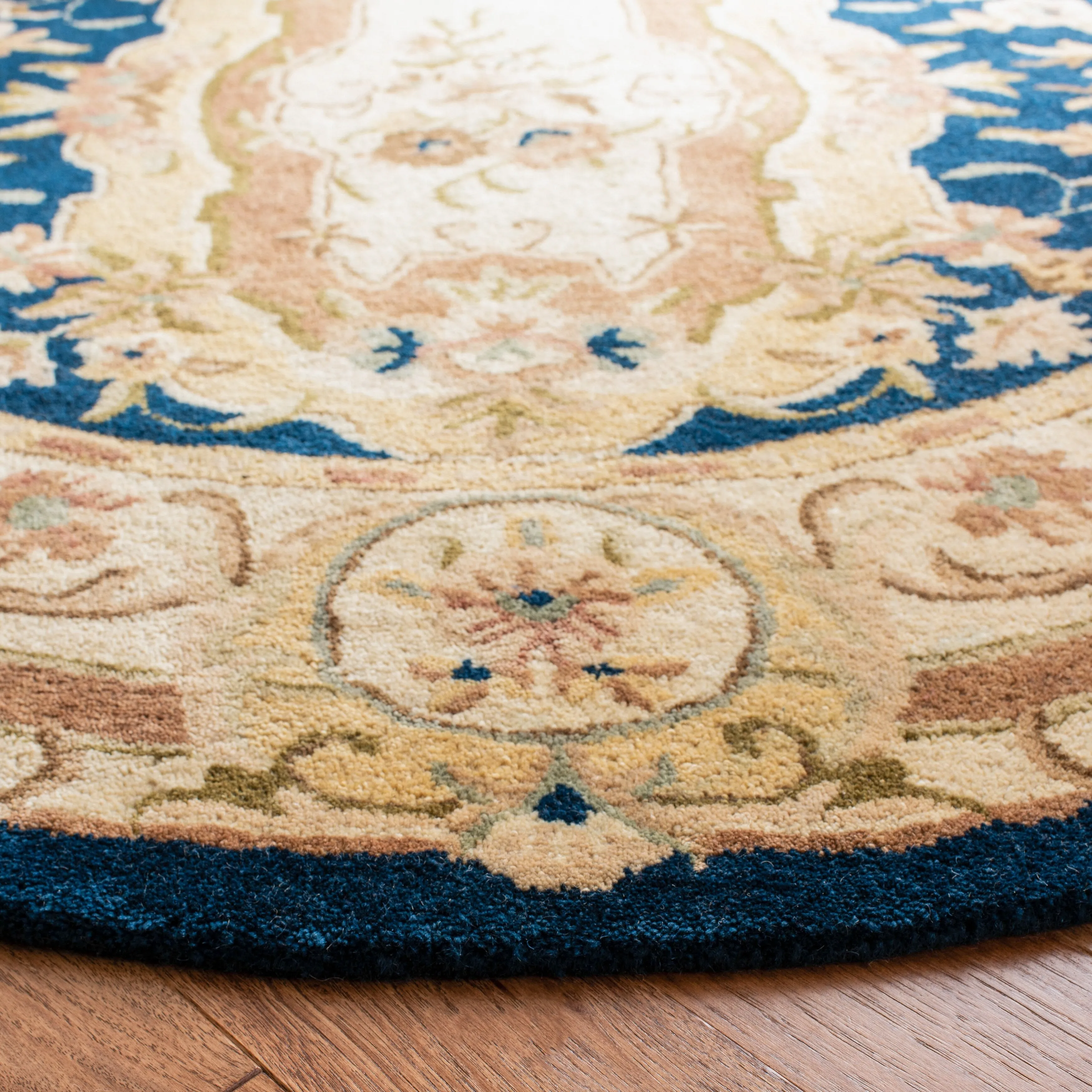 SAFAVIEH Handmade Empire Victoire Traditional Oriental Wool Rug
