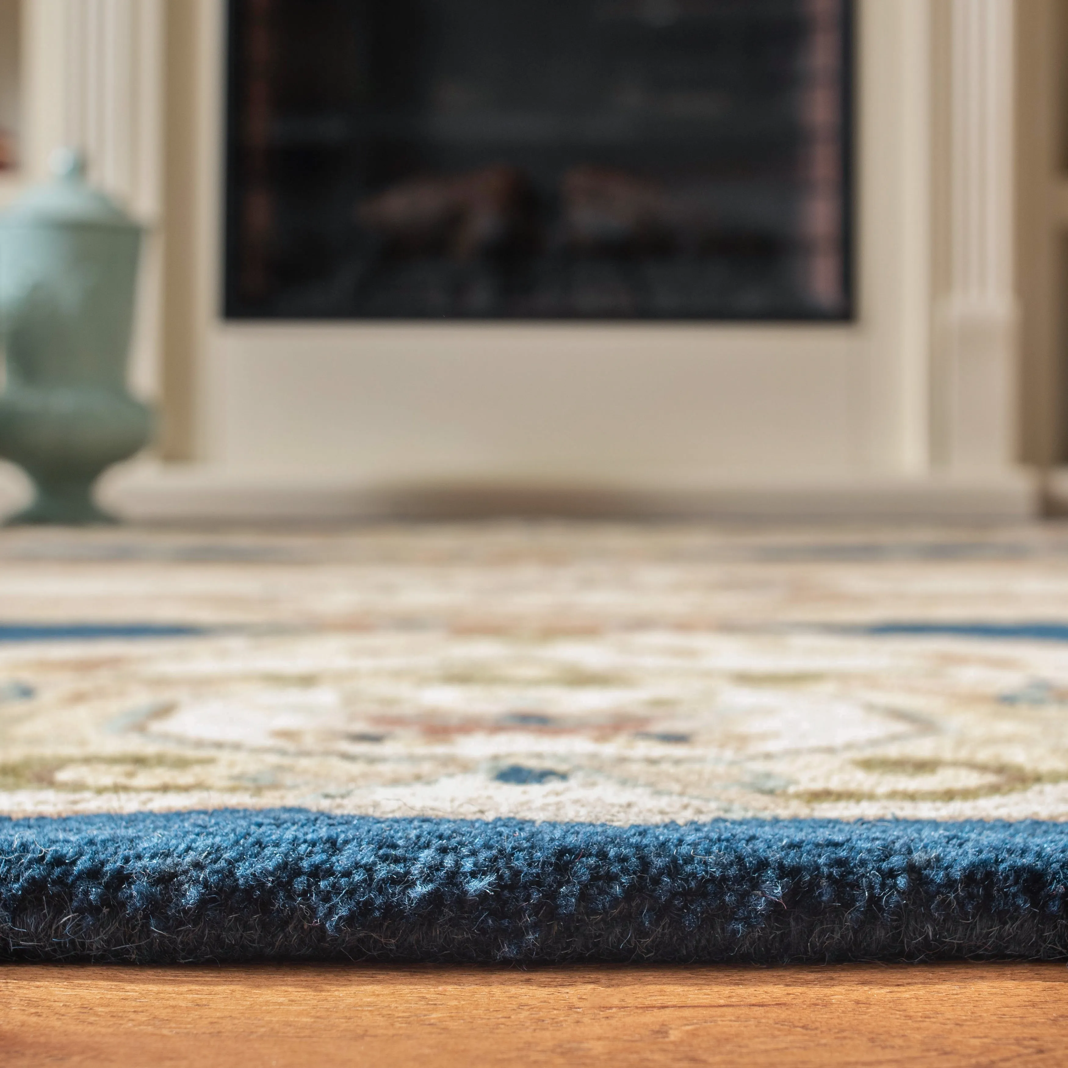 SAFAVIEH Handmade Empire Victoire Traditional Oriental Wool Rug