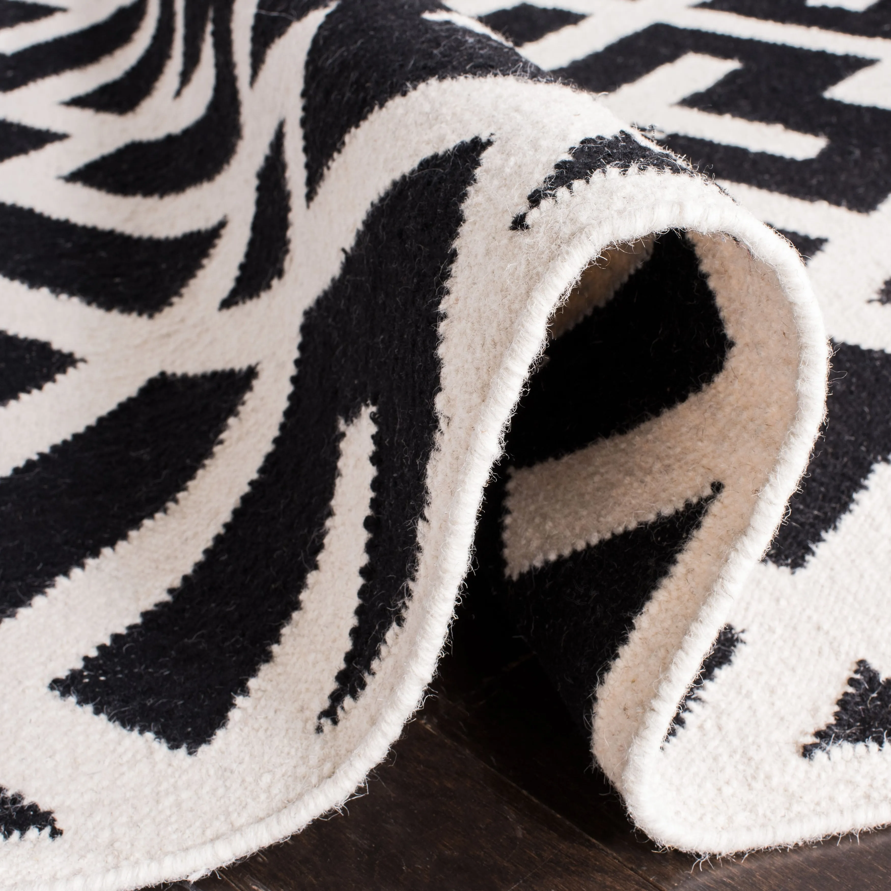 SAFAVIEH Handmade Flatweave Dhurries Eildine Modern Moroccan Wool Rug
