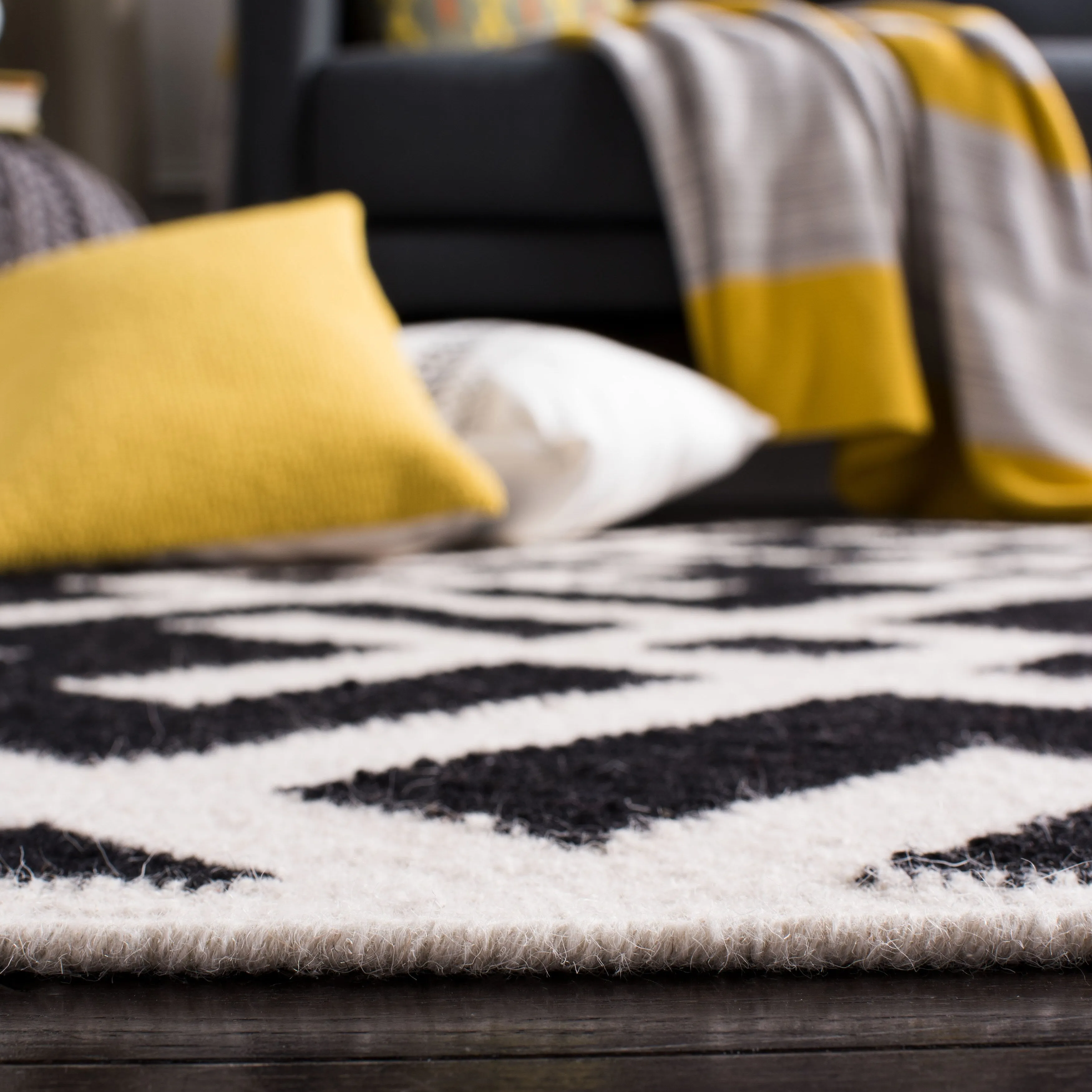 SAFAVIEH Handmade Flatweave Dhurries Eildine Modern Moroccan Wool Rug