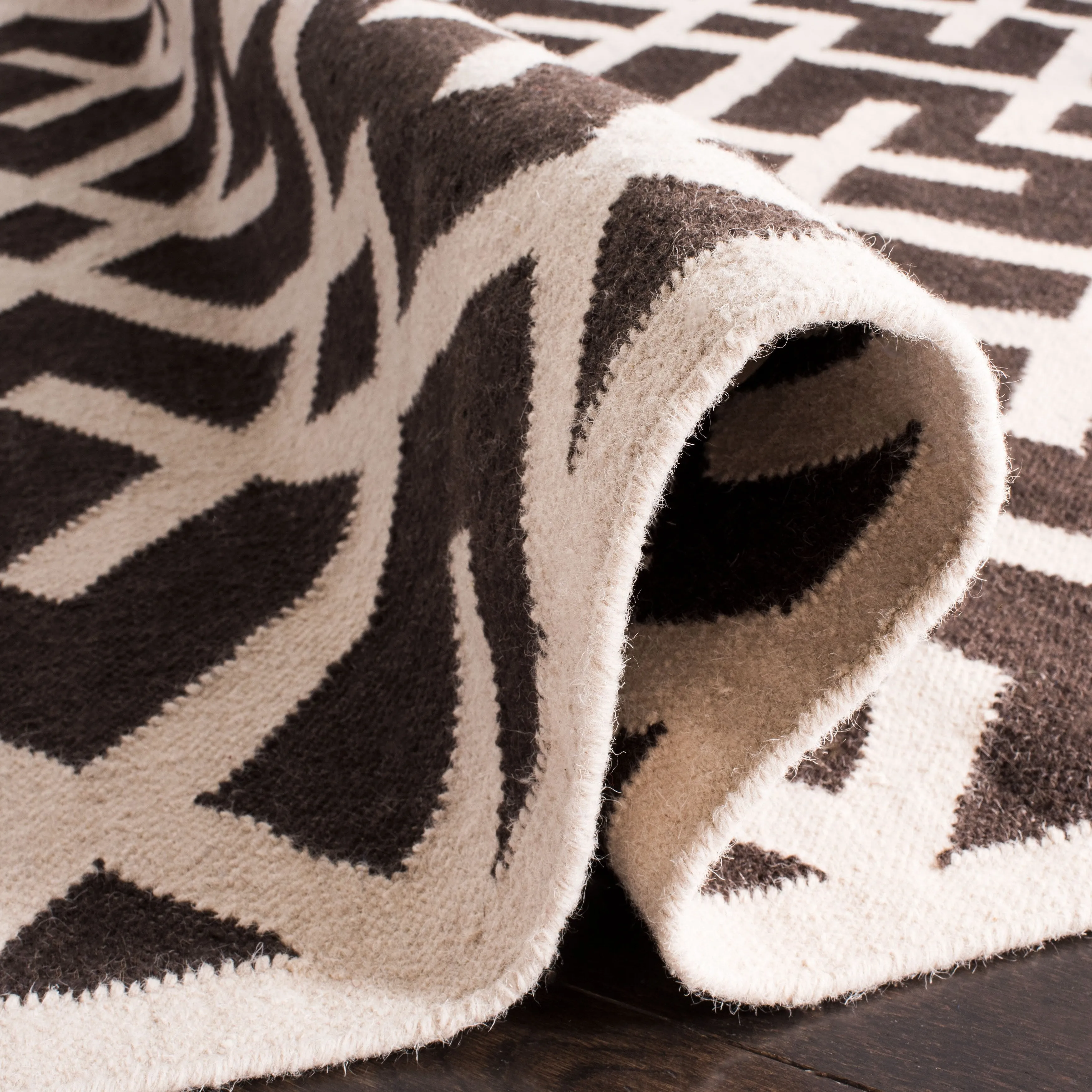 SAFAVIEH Handmade Flatweave Dhurries Eildine Modern Moroccan Wool Rug