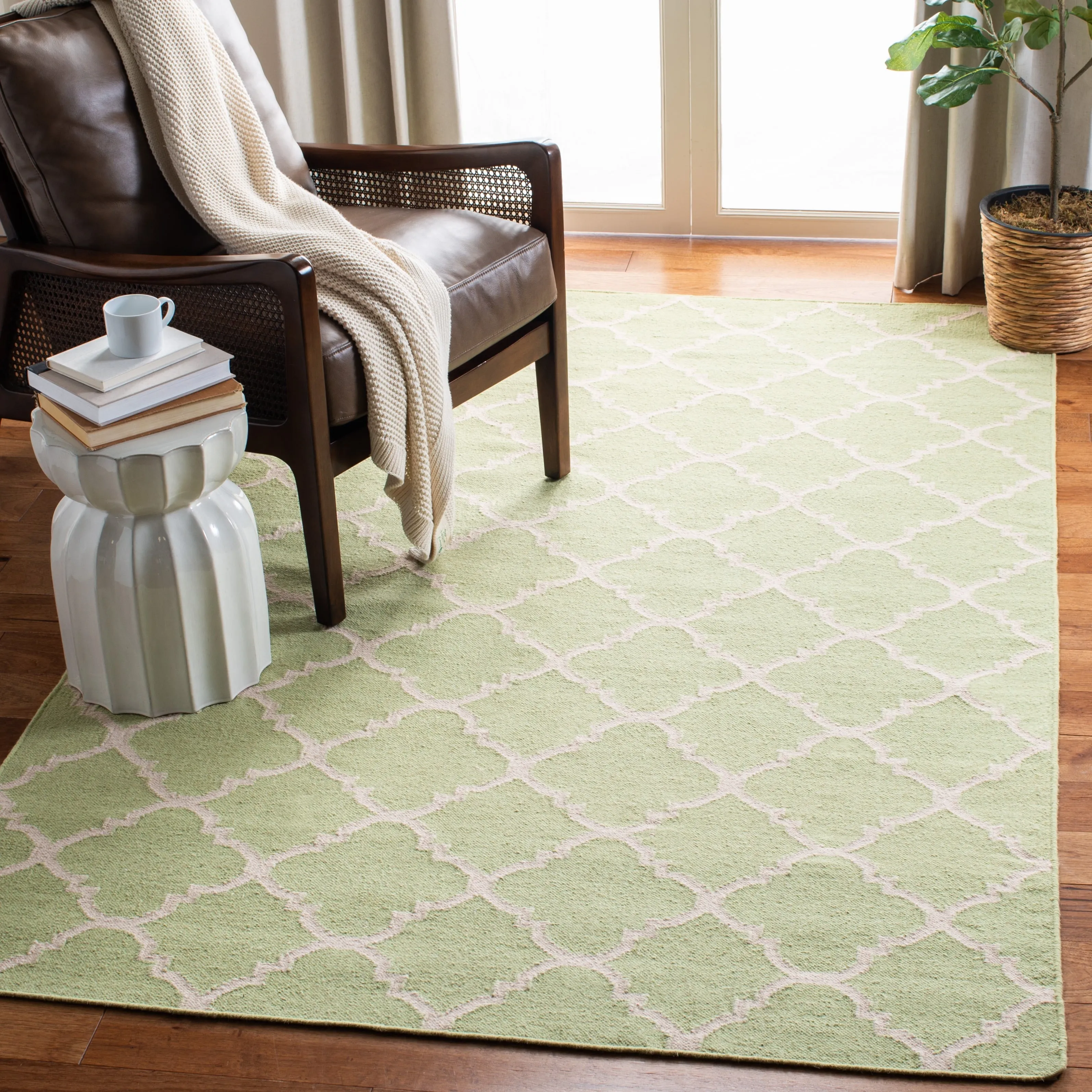 SAFAVIEH Handmade Flatweave Dhurries Taalke Modern Wool Rug