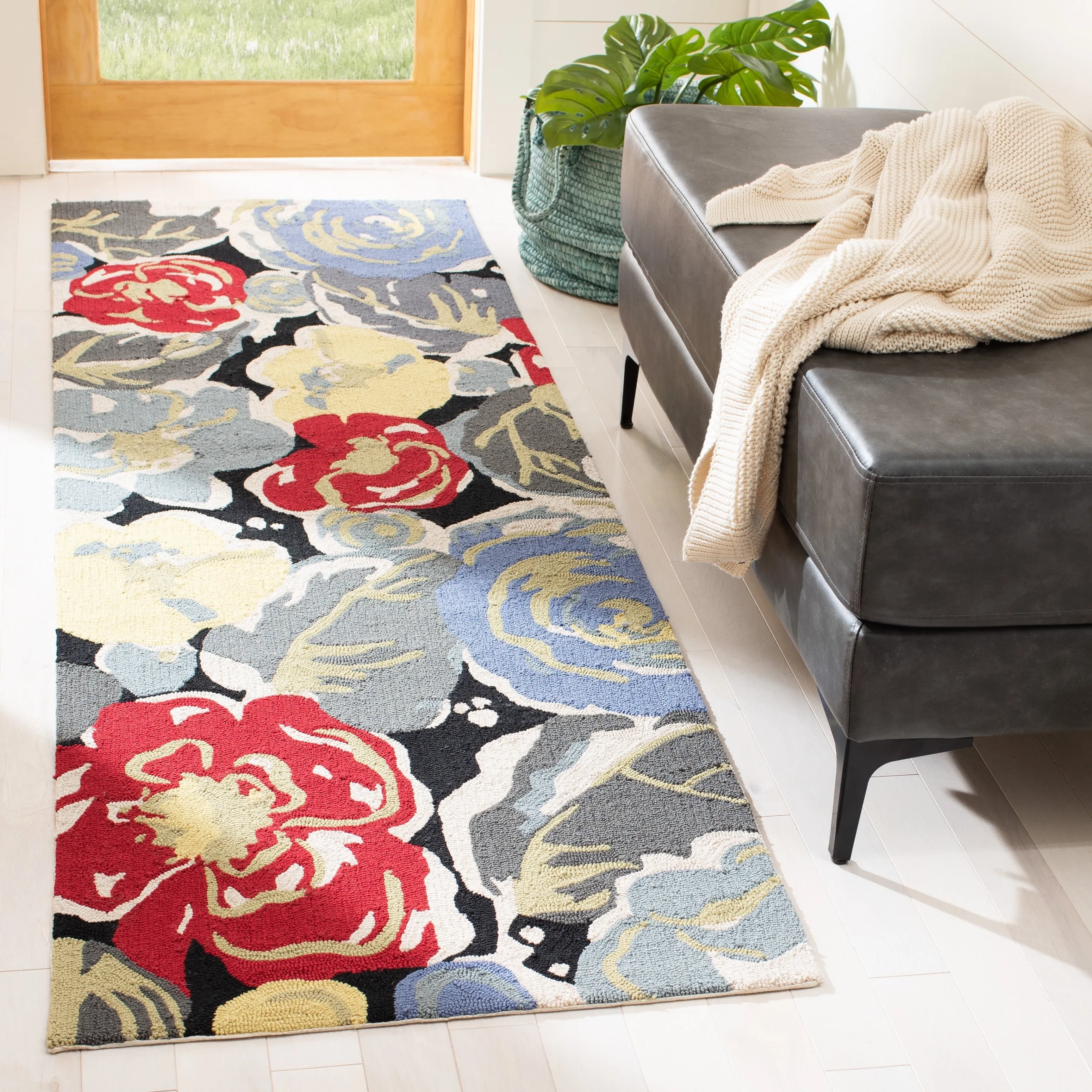 SAFAVIEH Handmade Four Seasons Shkurte Floral Rug