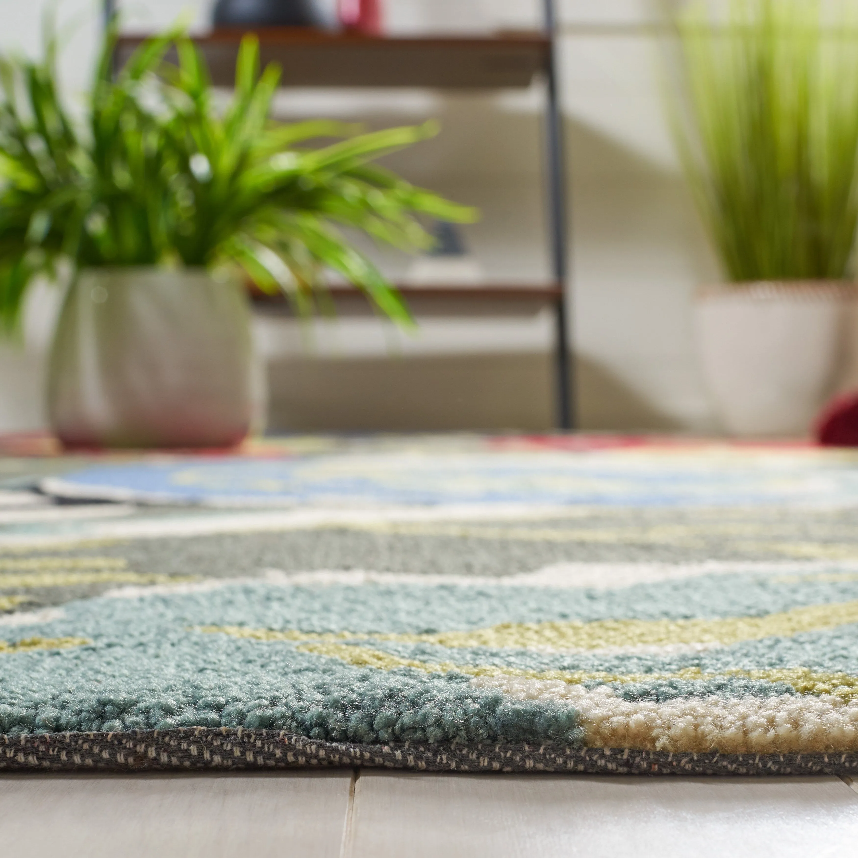 SAFAVIEH Handmade Four Seasons Shkurte Floral Rug