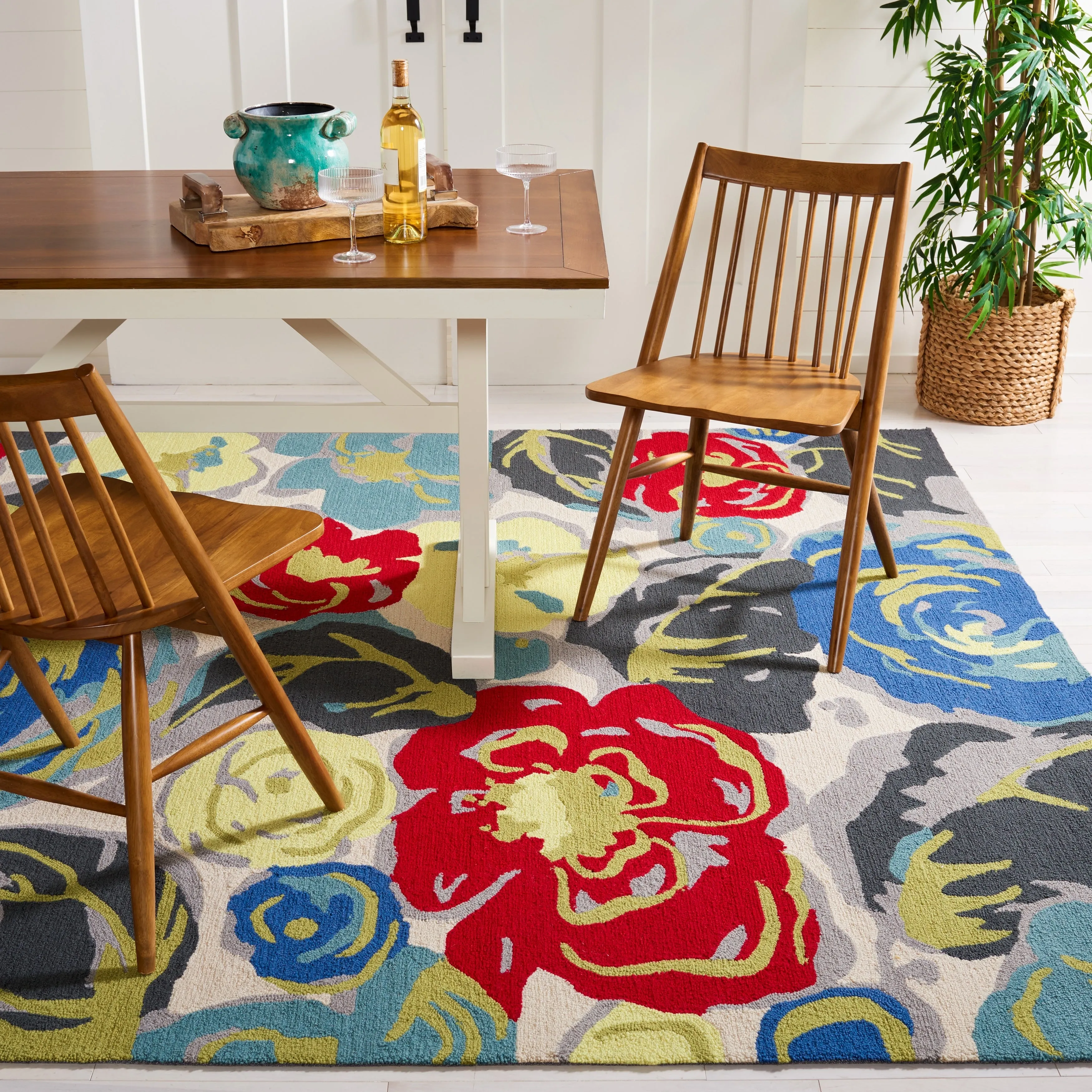 SAFAVIEH Handmade Four Seasons Shkurte Floral Rug