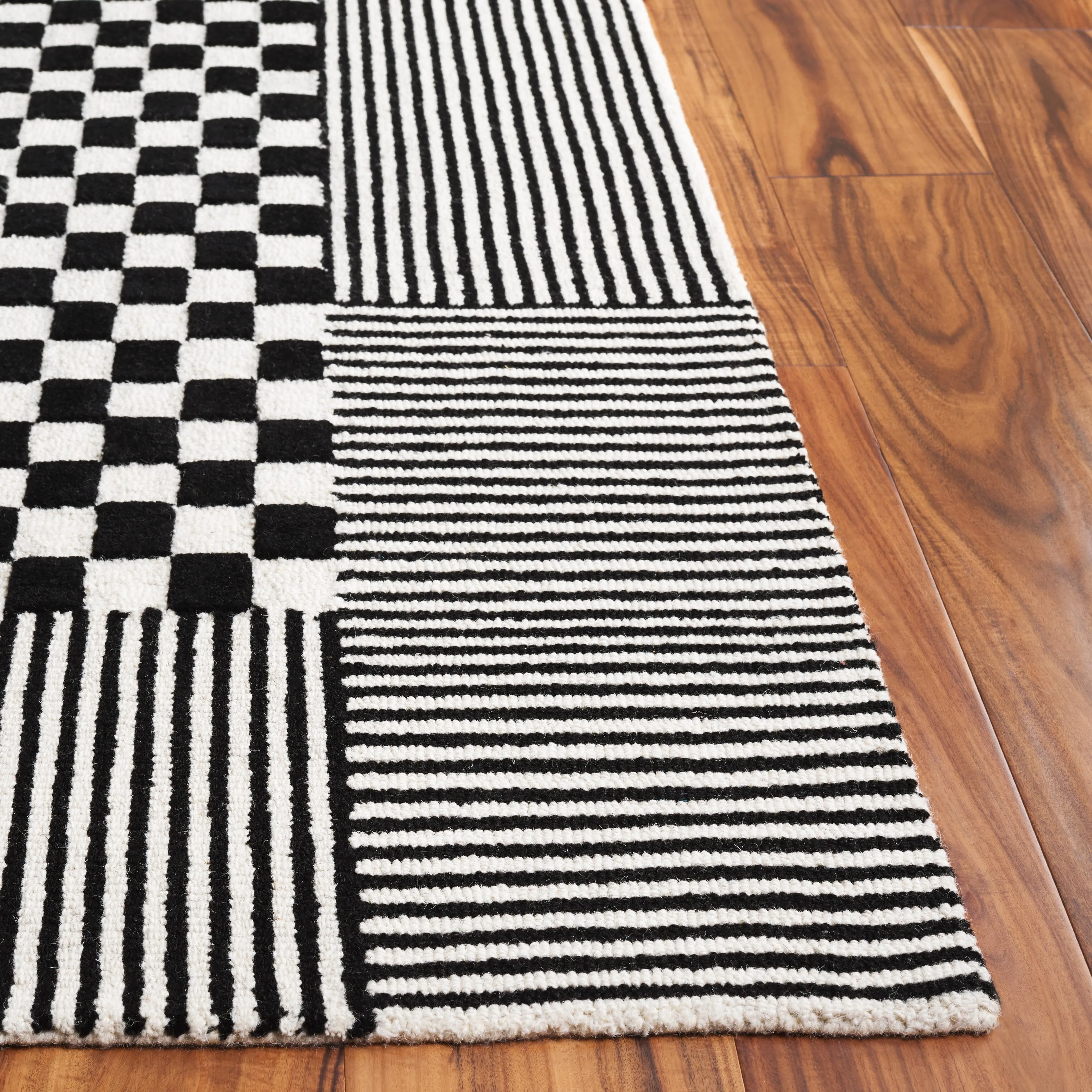 SAFAVIEH Handmade Genre Kiek Checkered Wool Rug