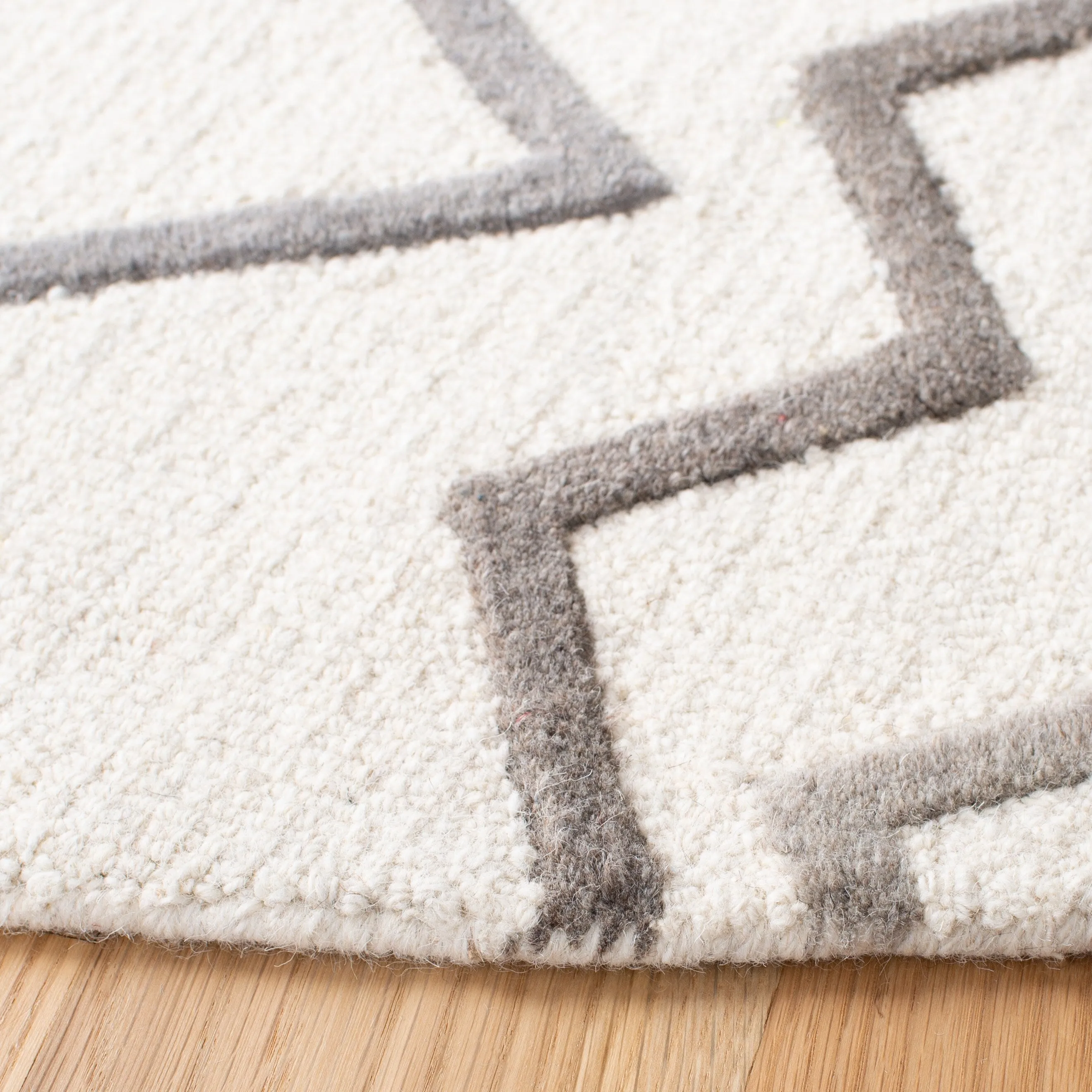 SAFAVIEH Handmade Glamour Gwenith Moroccan Wool Rug