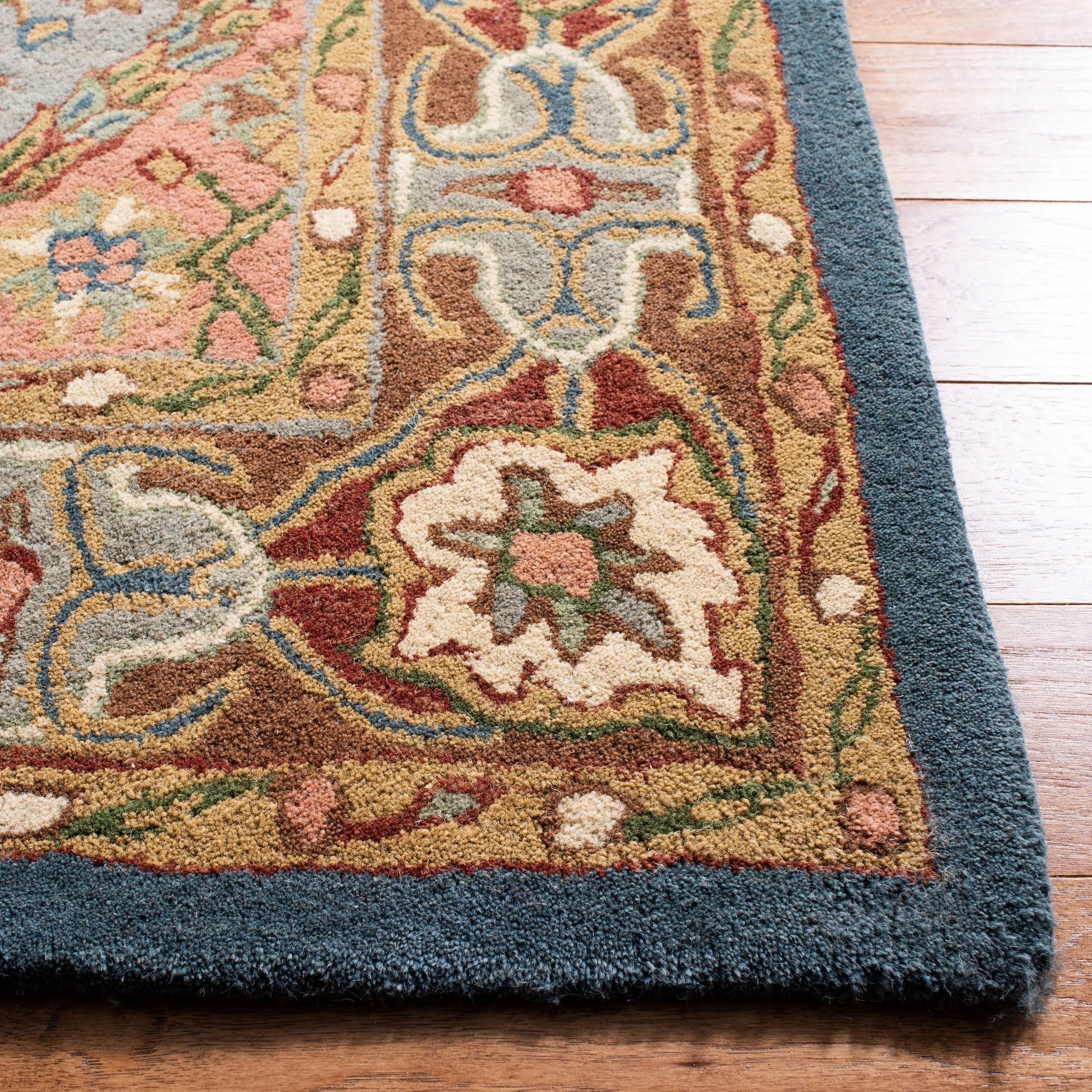 SAFAVIEH Handmade Heritage Chiseko Traditional Oriental Wool Rug