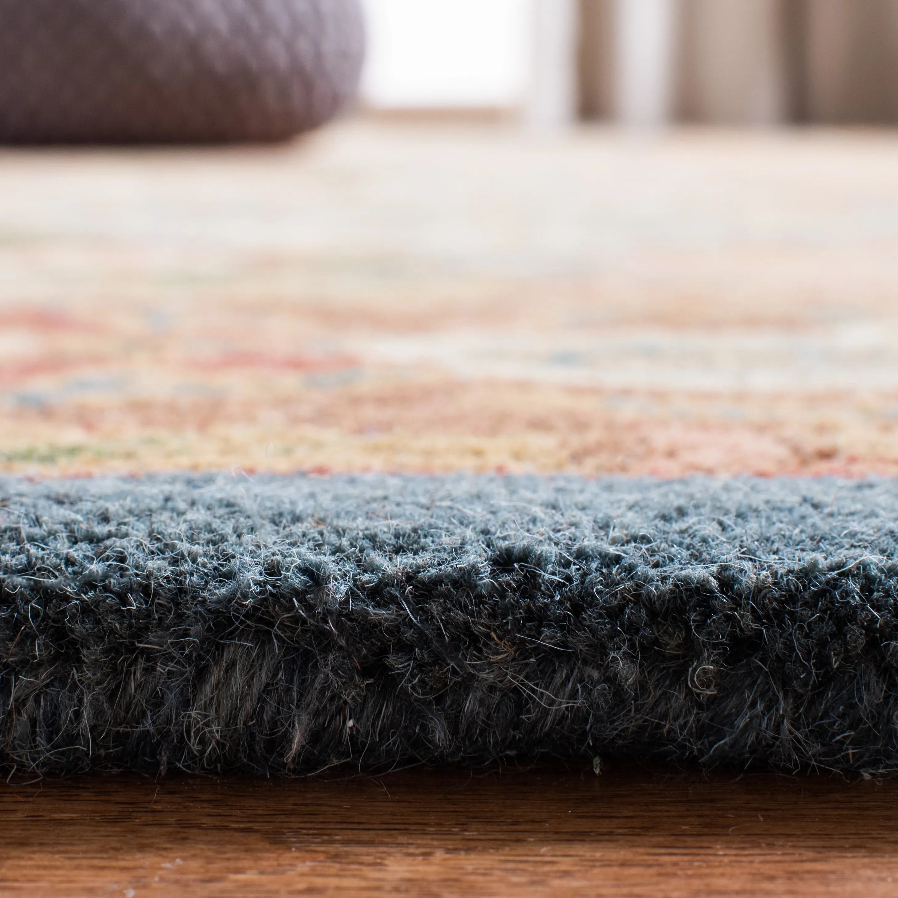 SAFAVIEH Handmade Heritage Chiseko Traditional Oriental Wool Rug