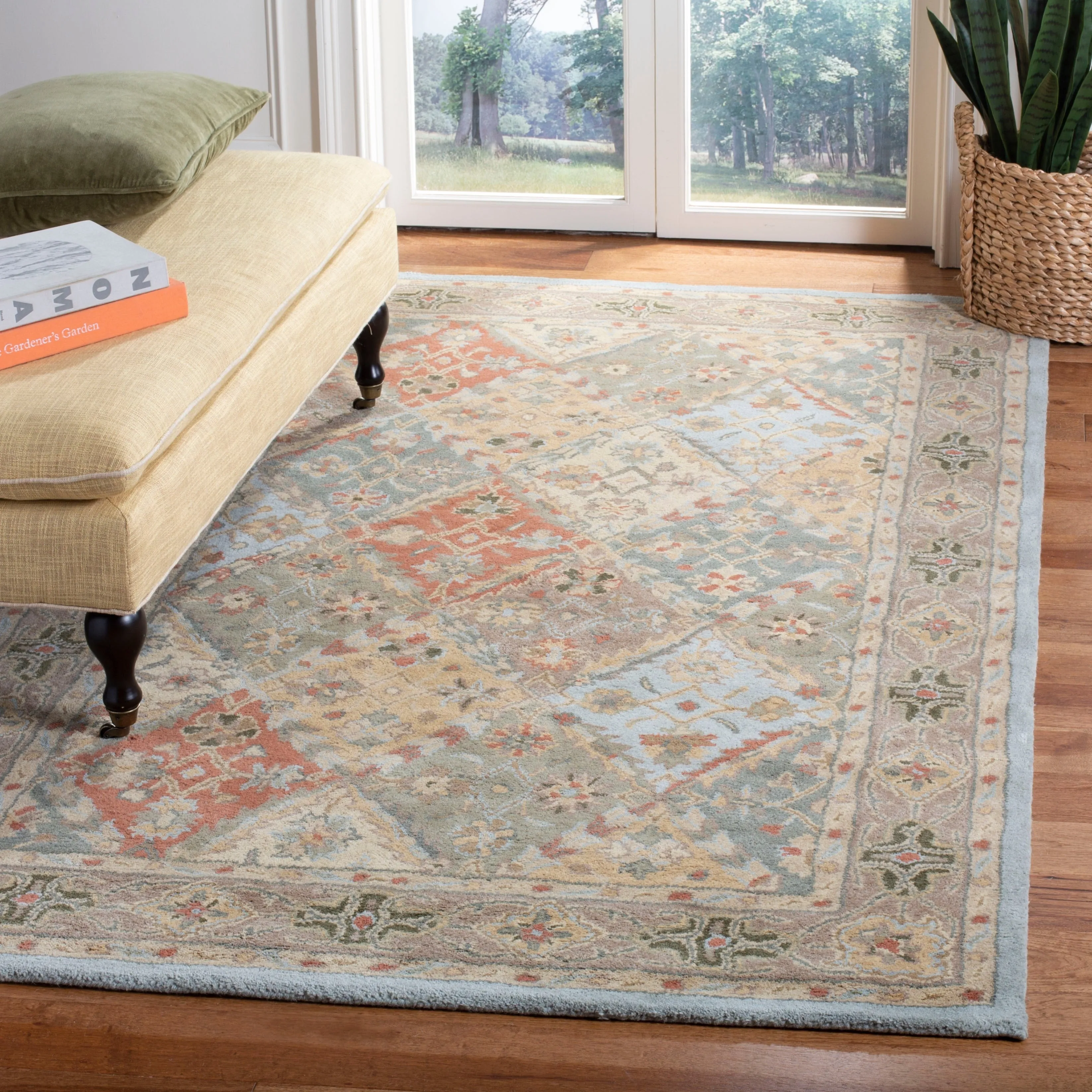 SAFAVIEH Handmade Heritage Chiseko Traditional Oriental Wool Rug