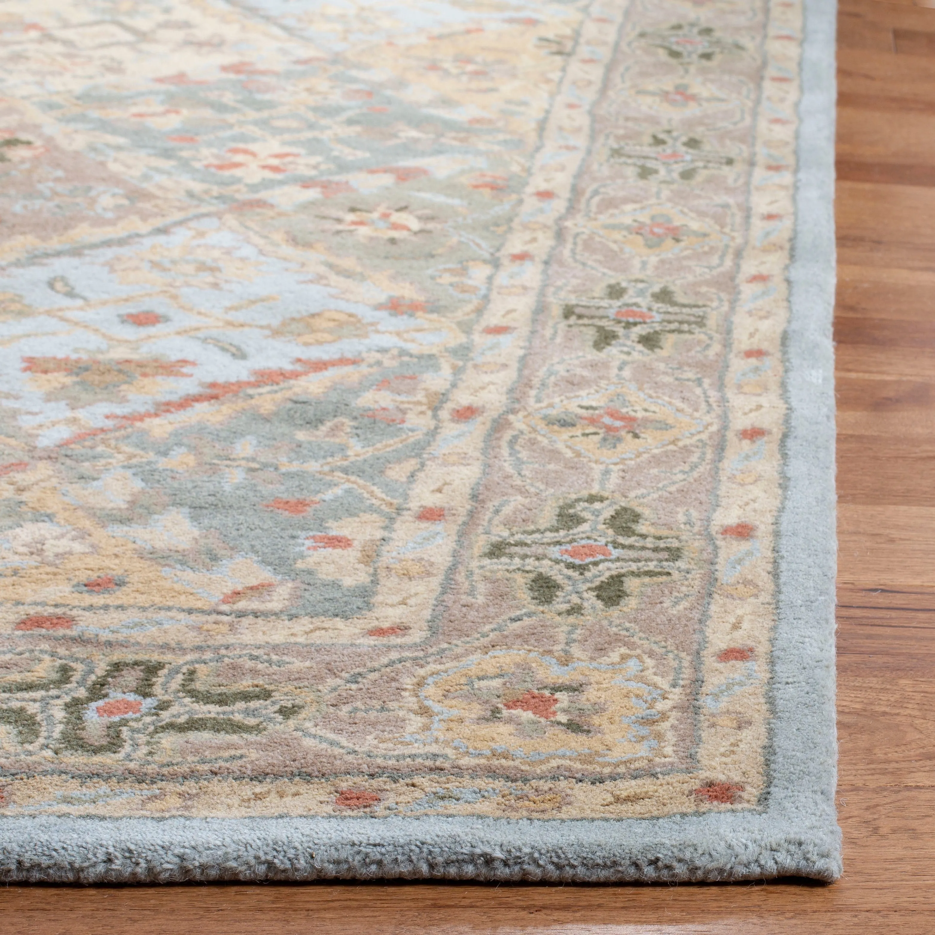 SAFAVIEH Handmade Heritage Chiseko Traditional Oriental Wool Rug