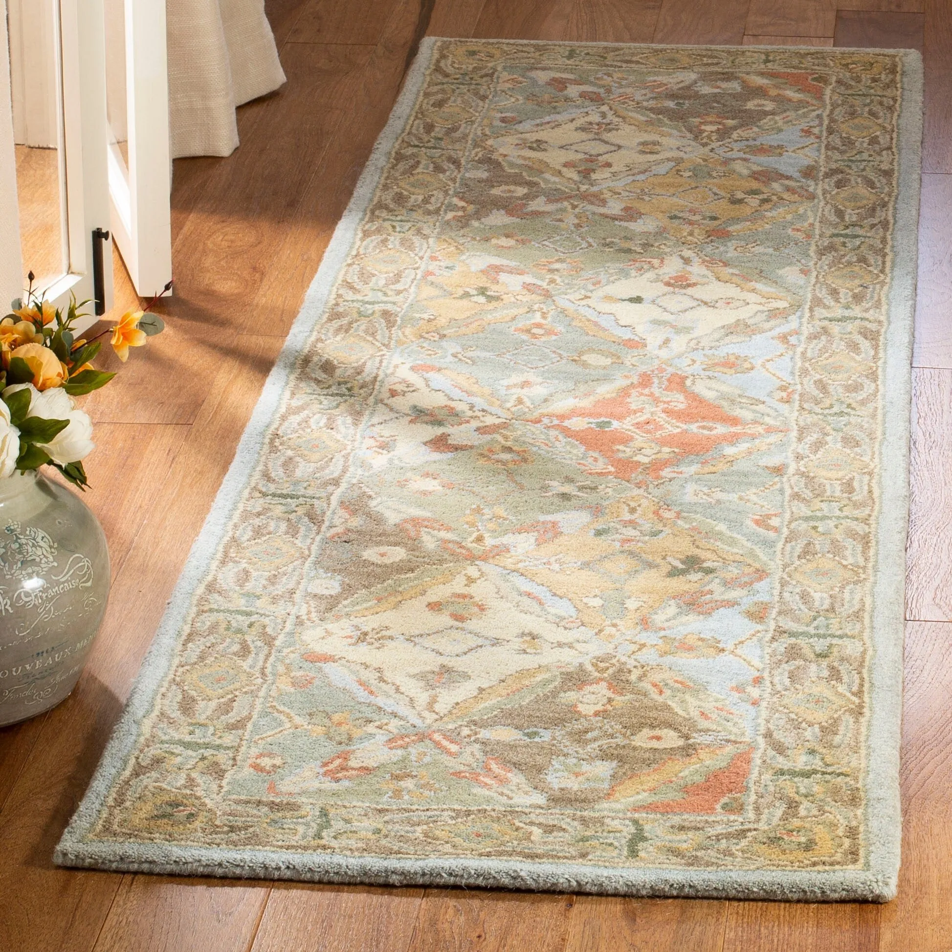 SAFAVIEH Handmade Heritage Chiseko Traditional Oriental Wool Rug