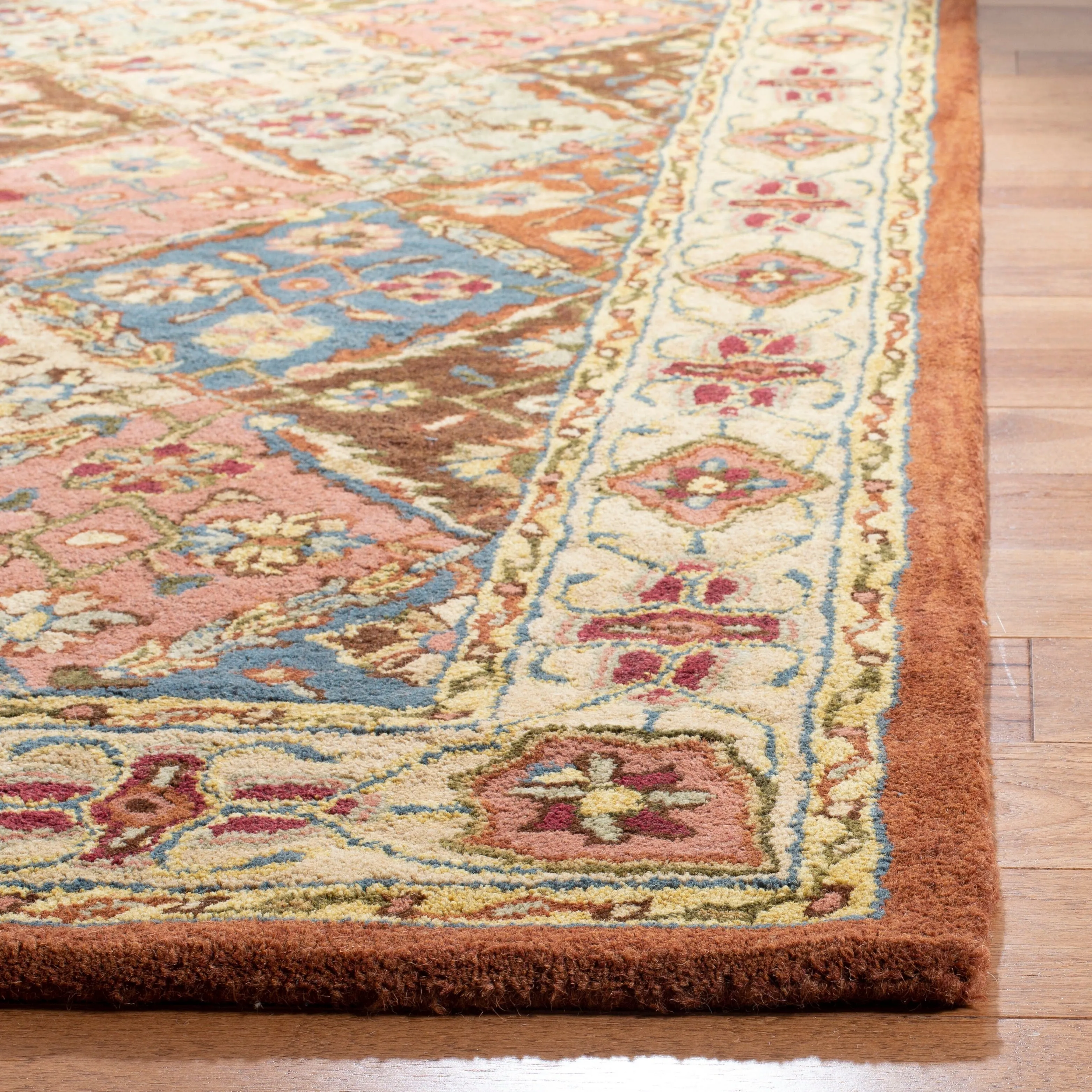 SAFAVIEH Handmade Heritage Chiseko Traditional Oriental Wool Rug