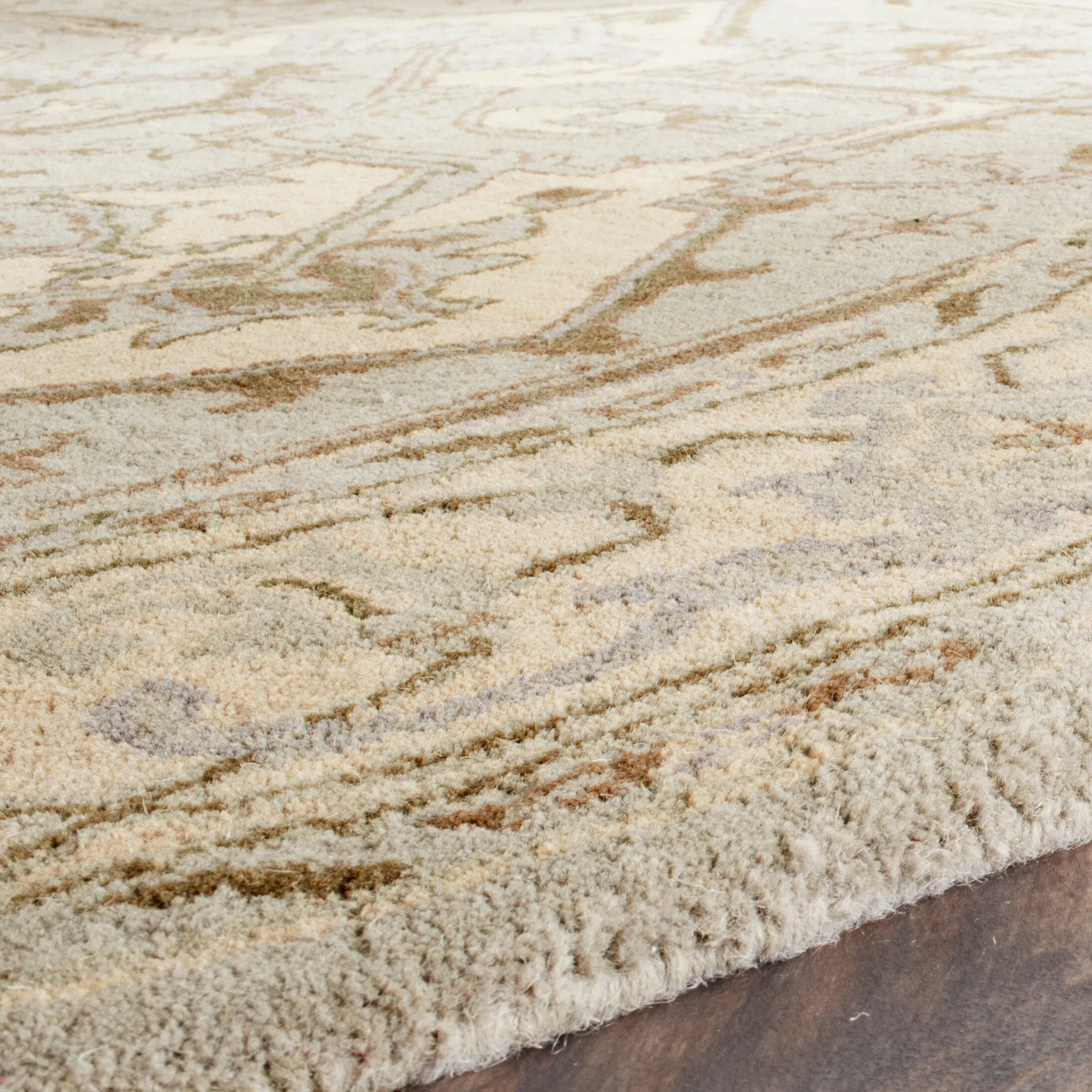 SAFAVIEH Handmade Heritage Floating Dahlia Traditional Oriental Wool Rug
