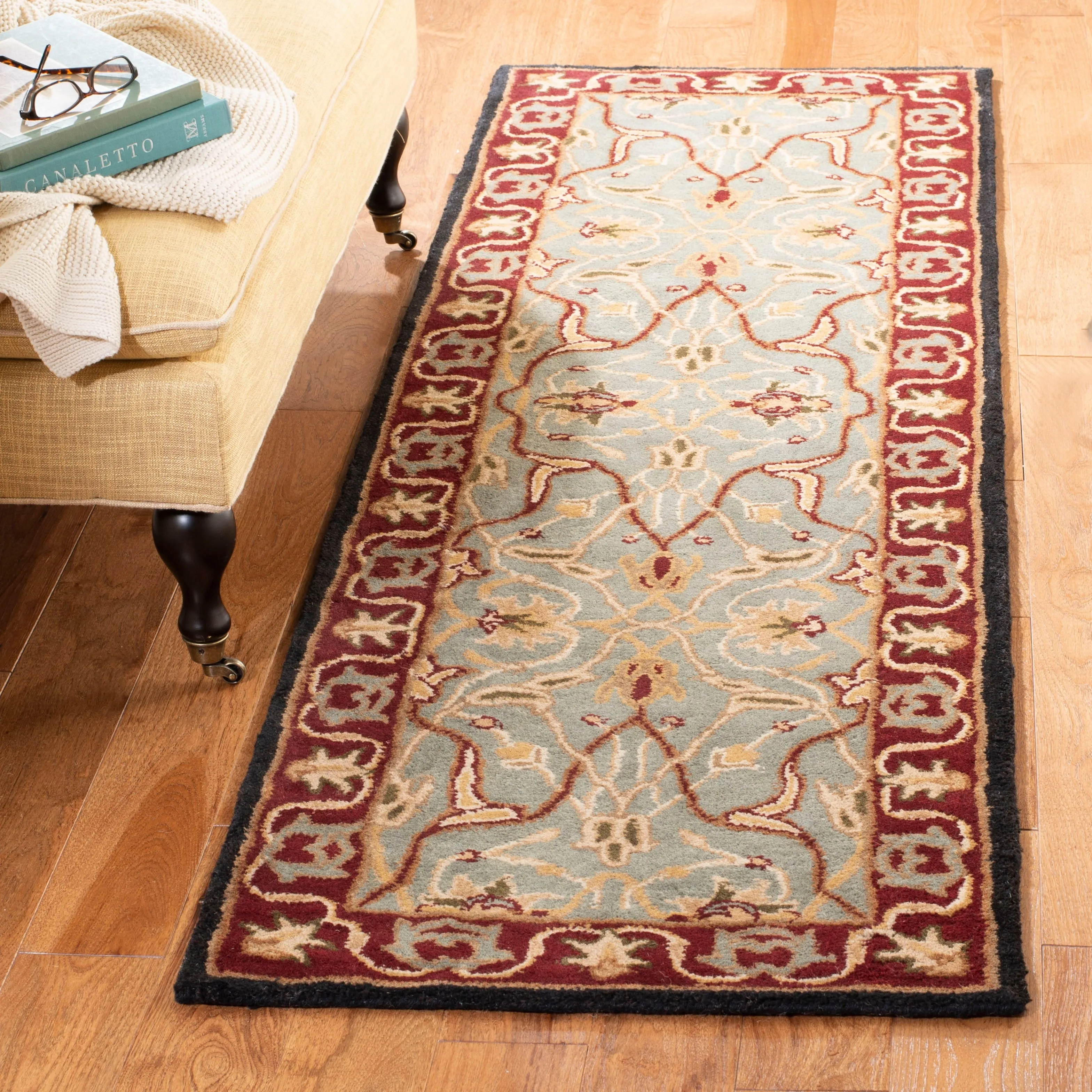 SAFAVIEH Handmade Heritage Gracious Garden Traditional Oriental Wool Rug