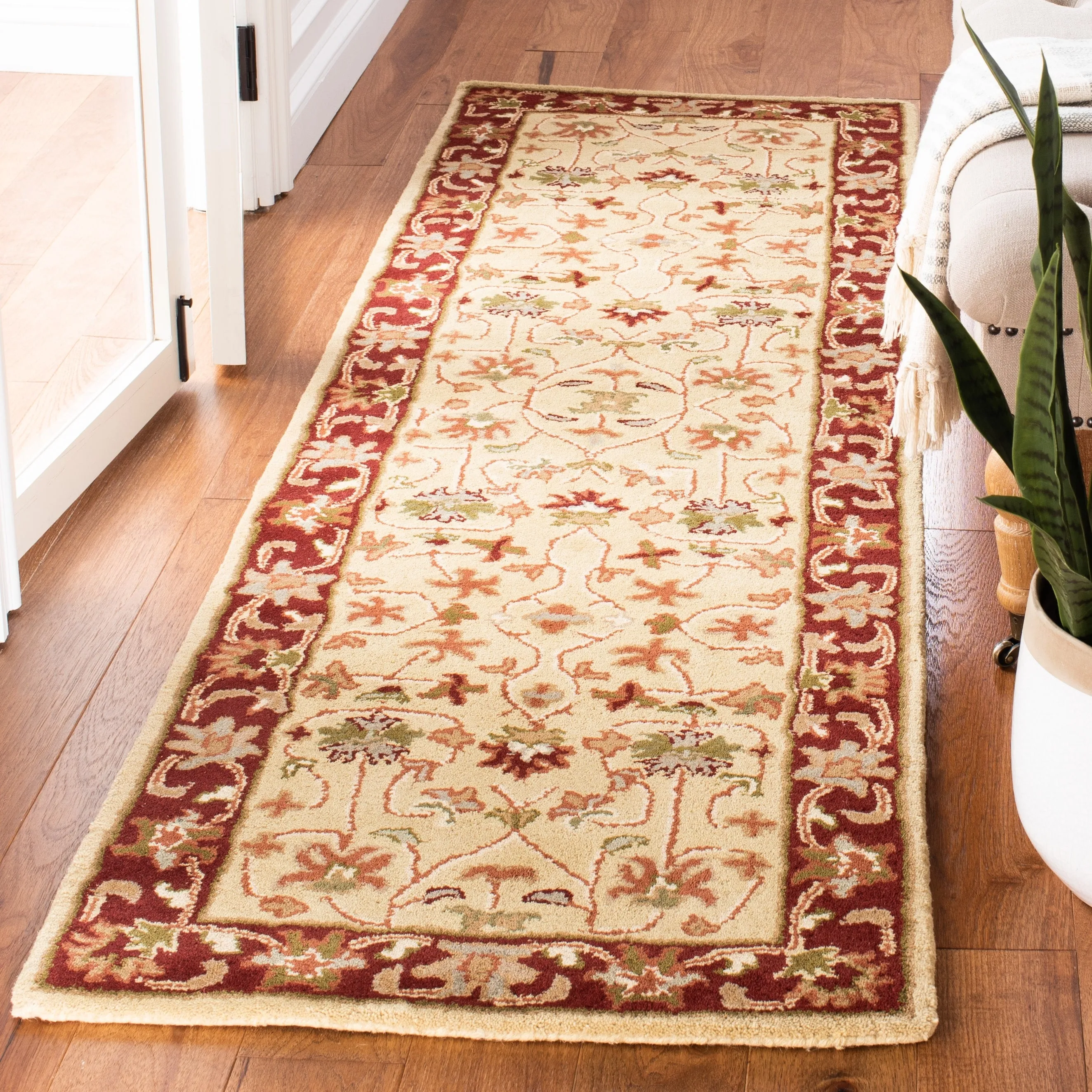 SAFAVIEH Handmade Heritage Rosamond Traditional Oriental Wool Rug