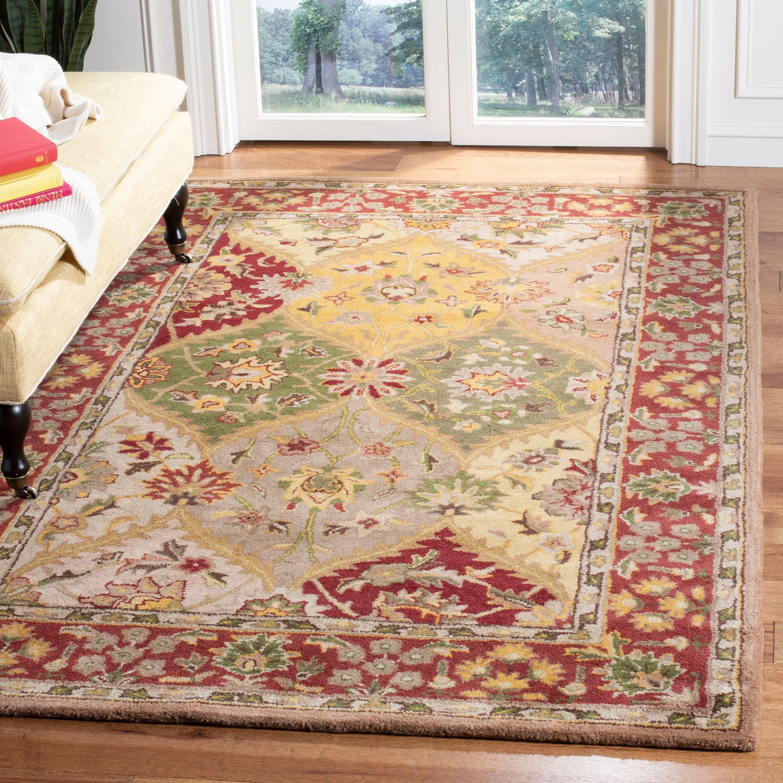 SAFAVIEH Handmade Heritage Roselyne Traditional Oriental Wool Rug