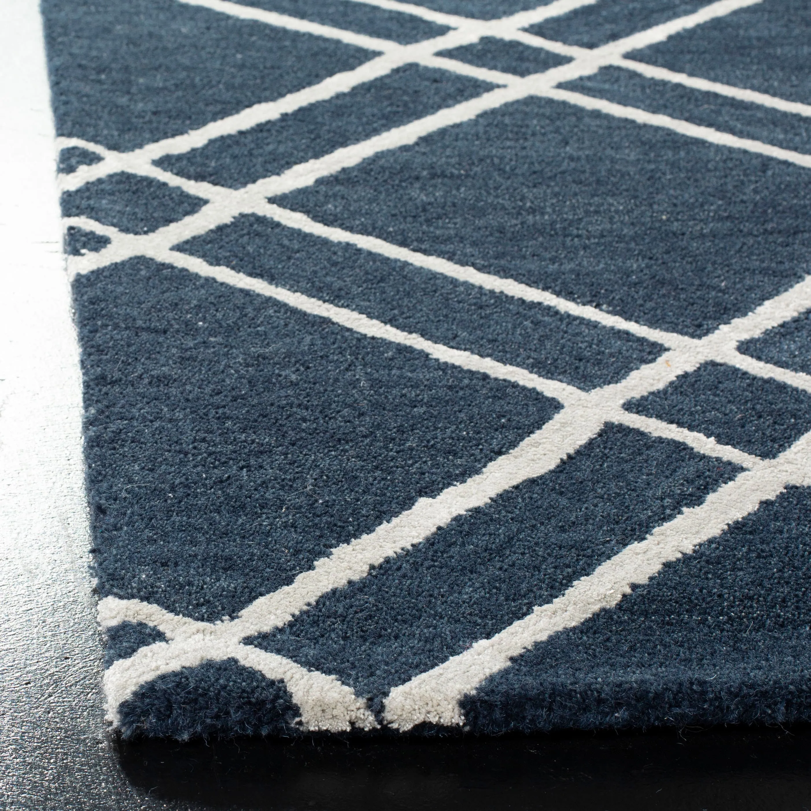 SAFAVIEH Handmade Himalaya Beadwork Modern Wool Rug