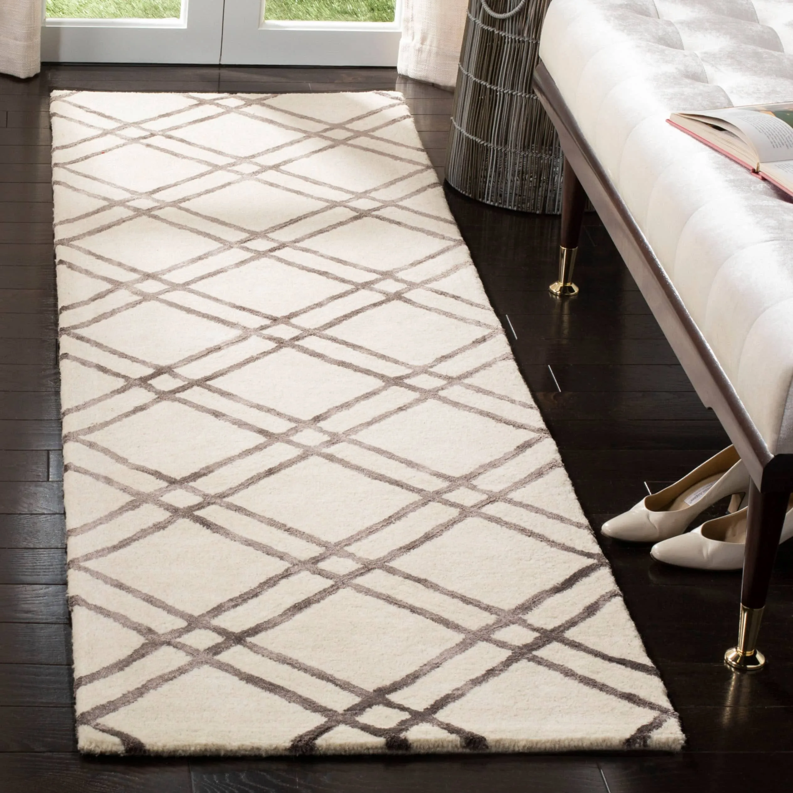 SAFAVIEH Handmade Himalaya Beadwork Modern Wool Rug
